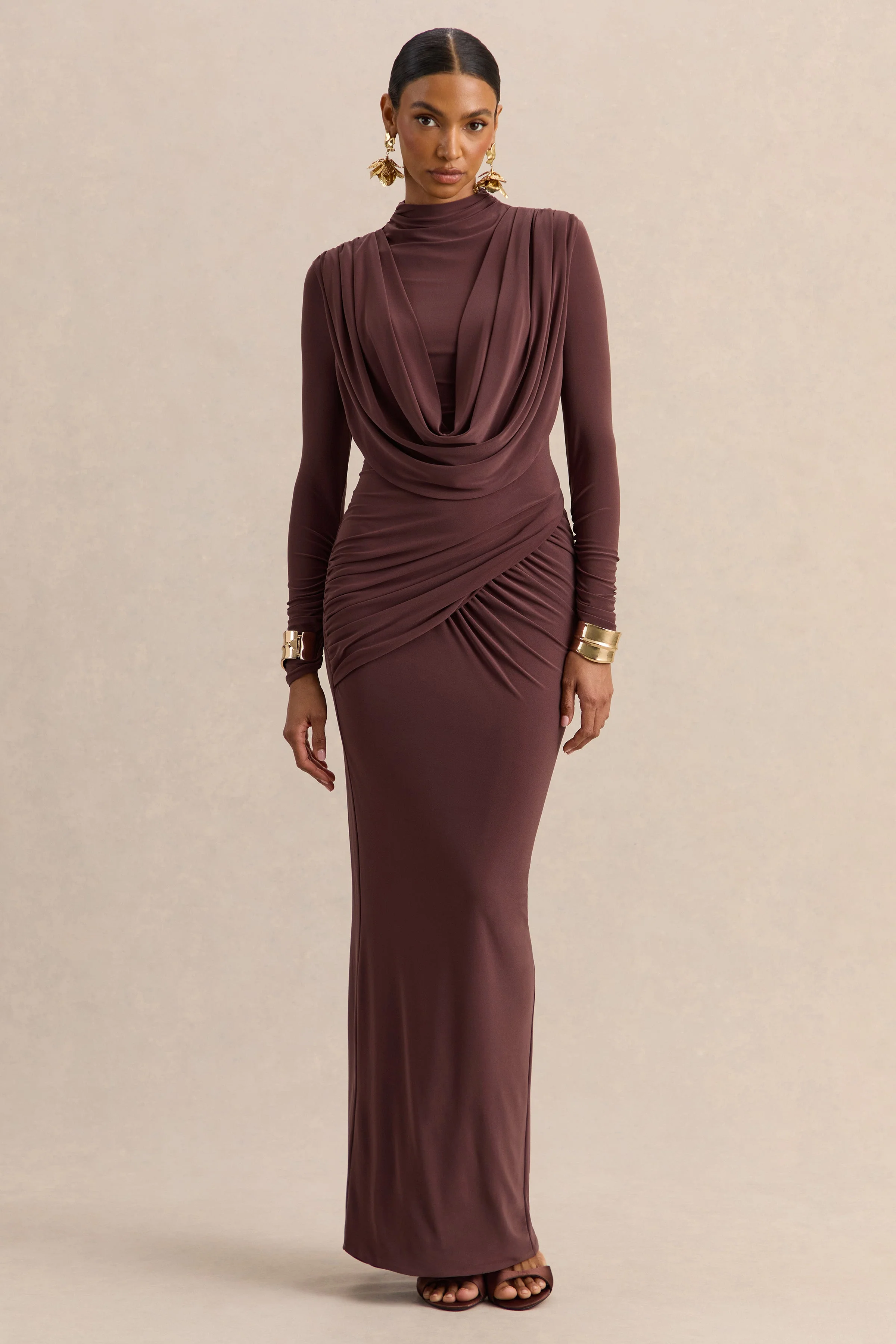 Karinthia | Robe longue marron à encolure haute et détails drapés