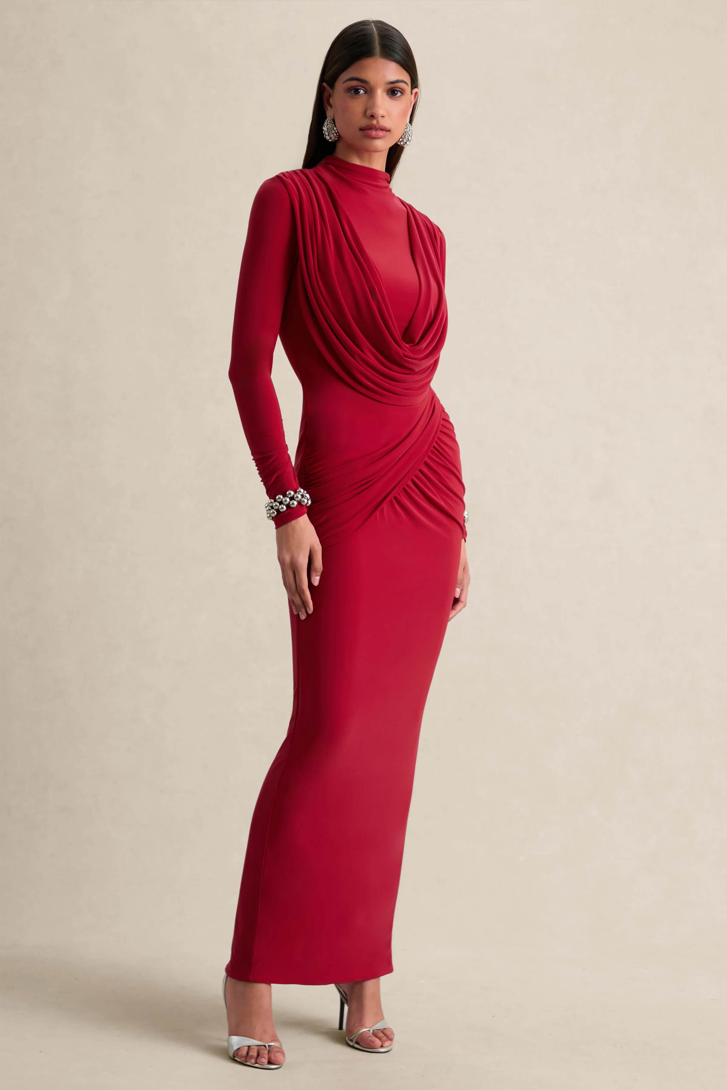 Karinthia | Robe longue rouge à encolure haute et détails drapés - Image 4