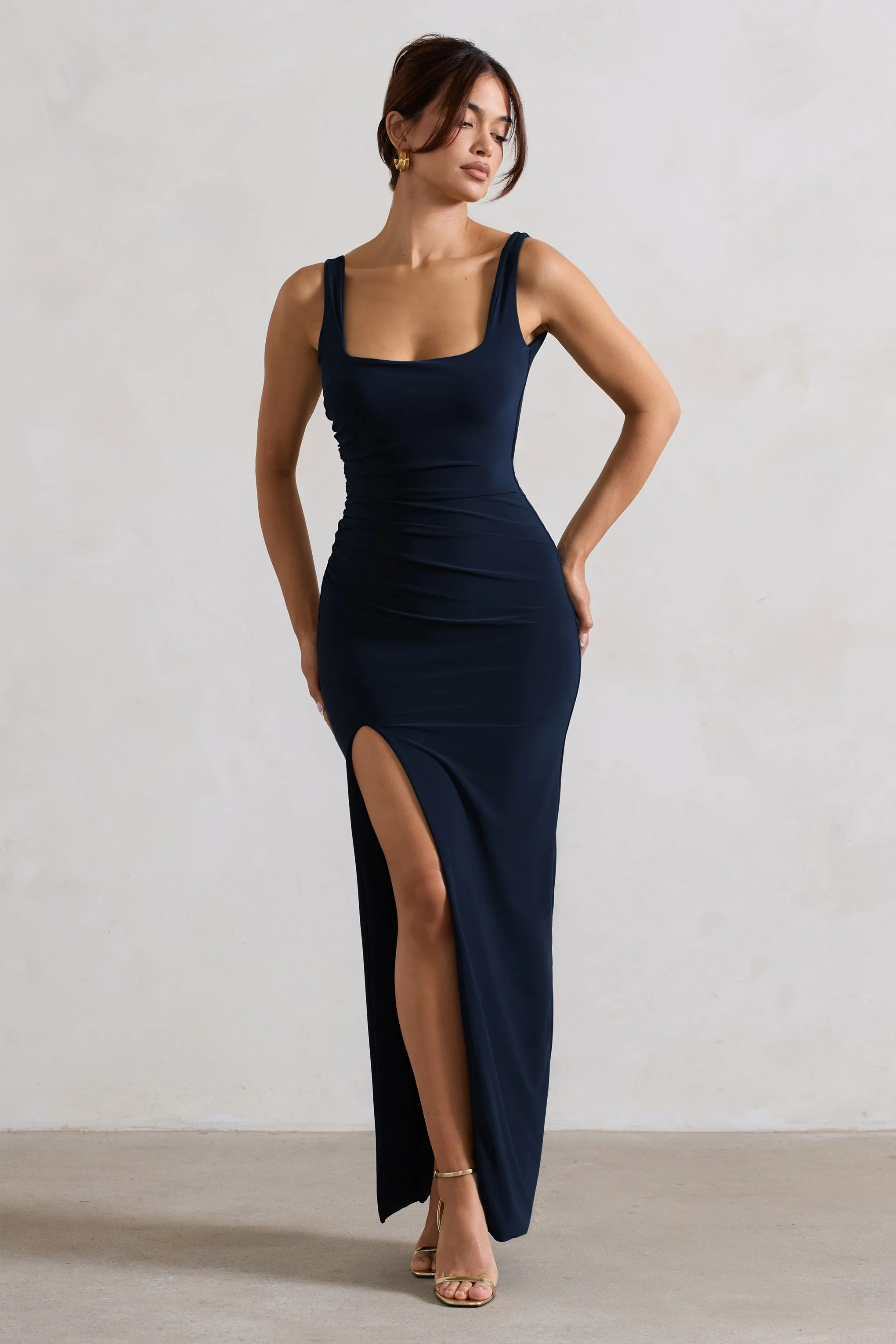 Kate | Robe longue bleu marine à encolure carrée avec dos plongeant et fente sur les côtés - Image 3
