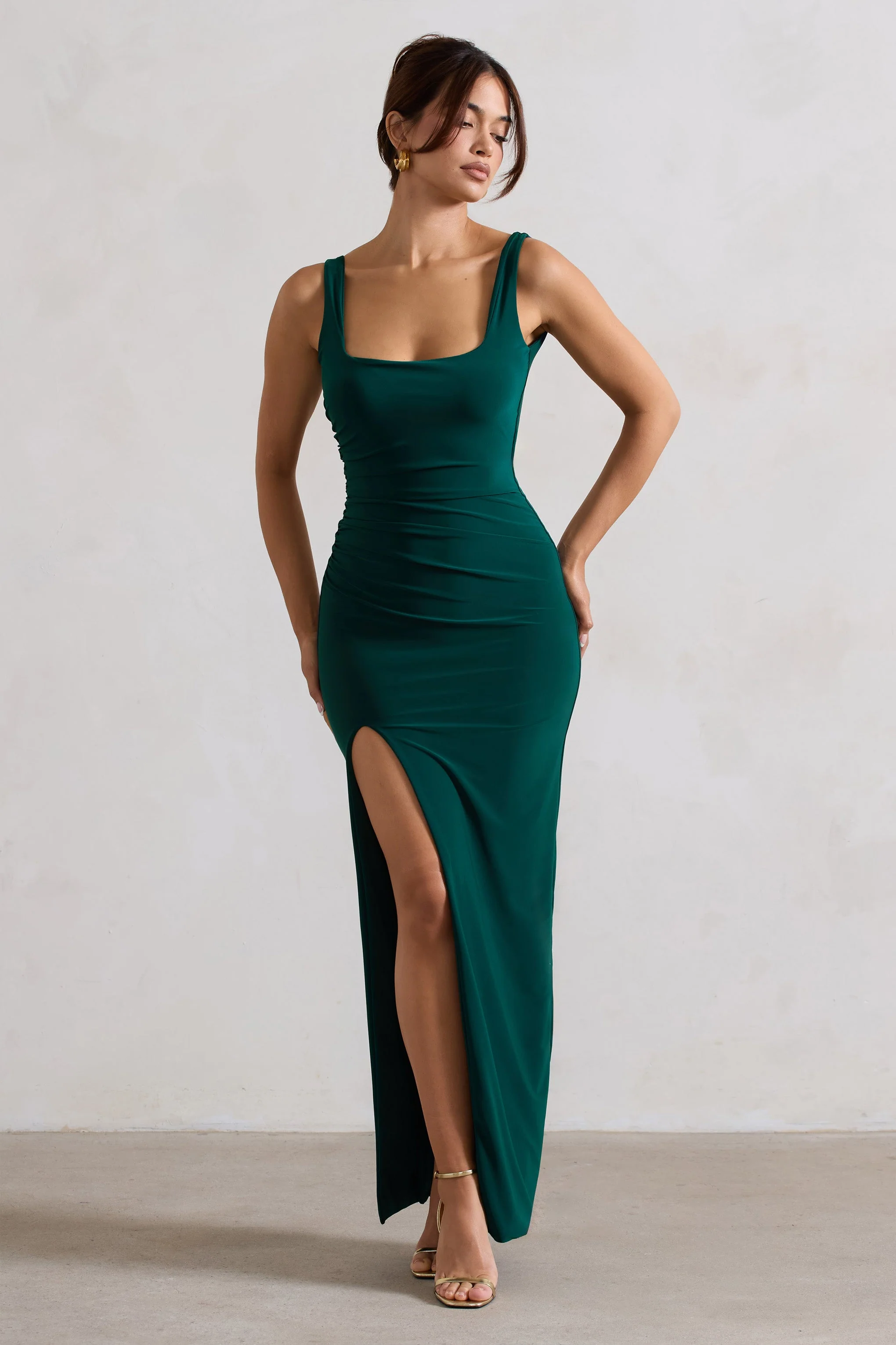 Kate | Robe longue vert bouteille à encolure carrée avec dos plongeant et fente sur les côtés - Image 3
