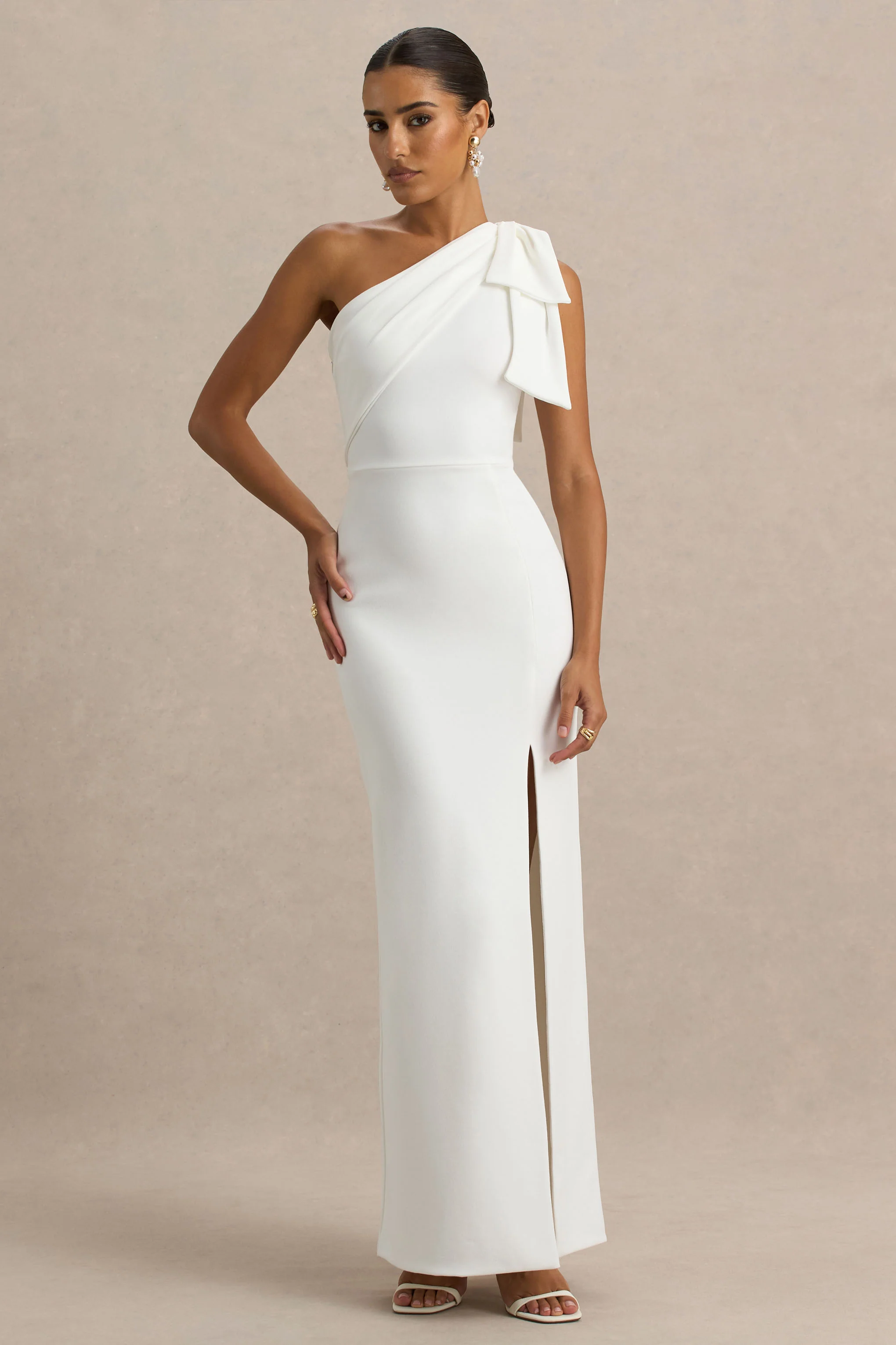 Kiri | Robe longue blanche asymétrique à nœud