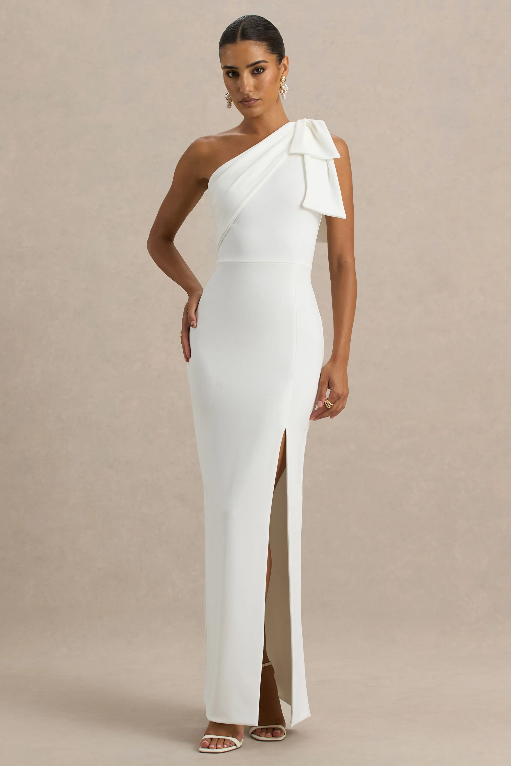 Kiri | Robe longue blanche asymétrique à nœud - Image 4
