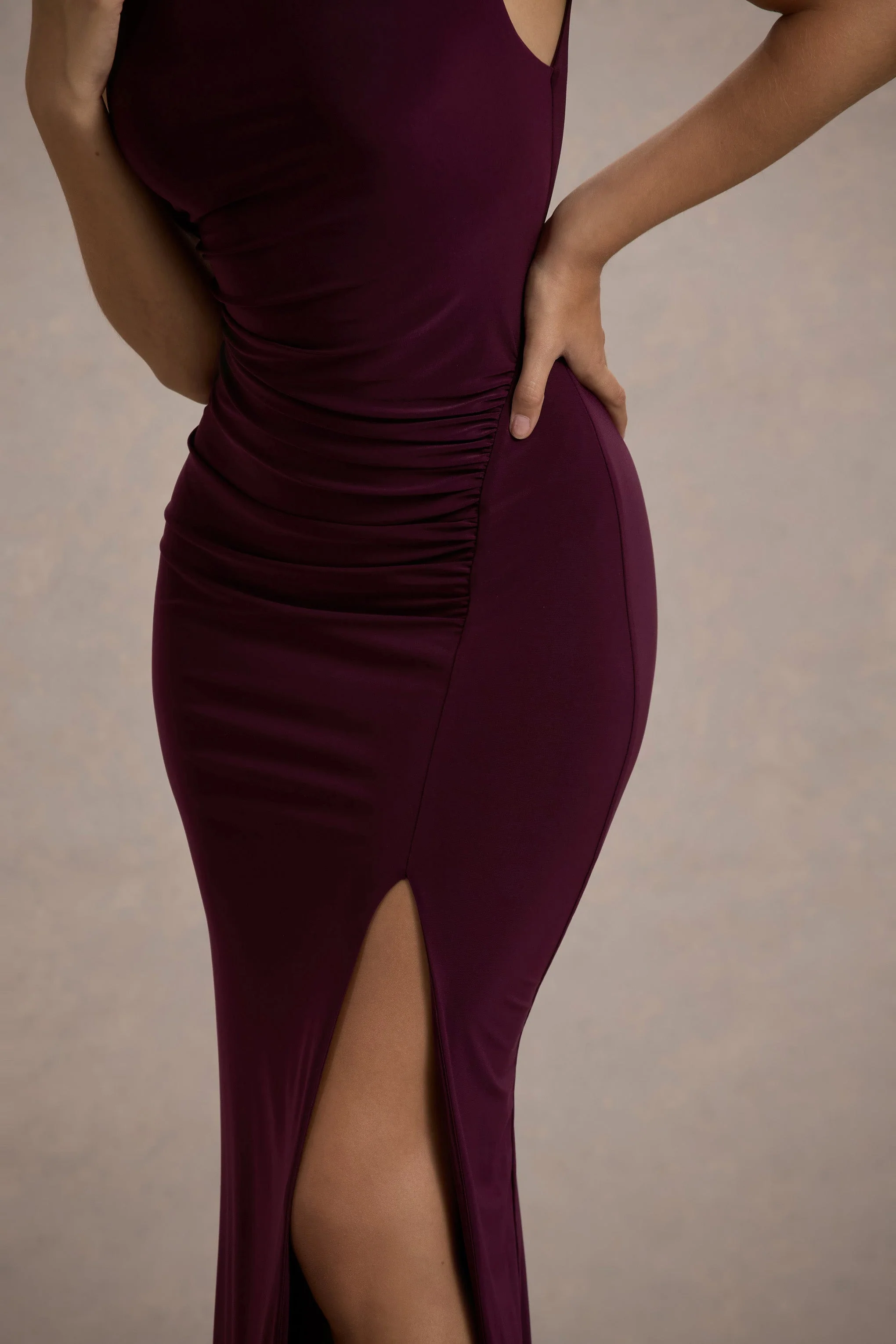Lanetta | Robe longue violette à encolure haute froncée avec fente - Image 7