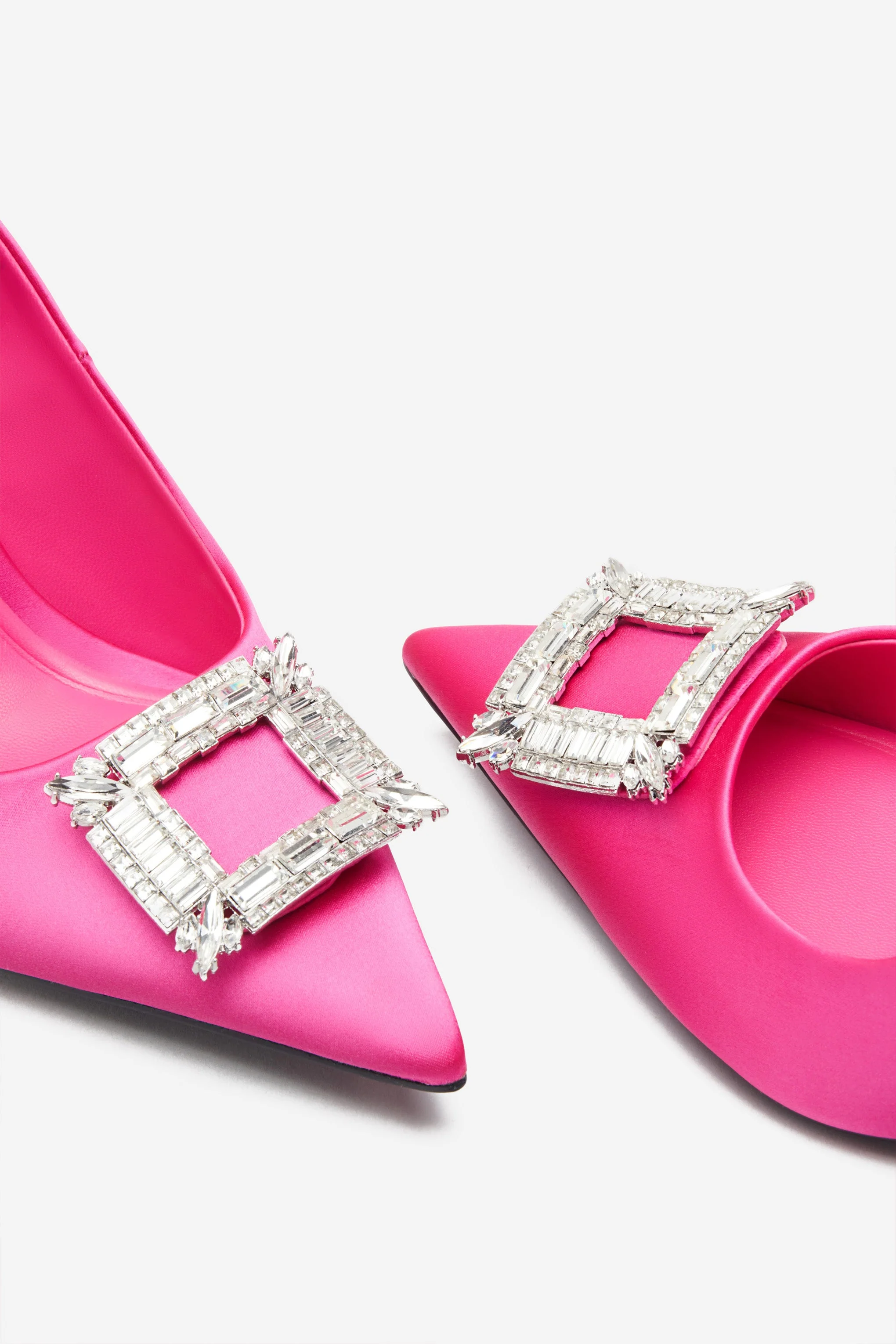 Lawless | Escarpins rose fushia à bout pointu et broche en diamants - Image 4