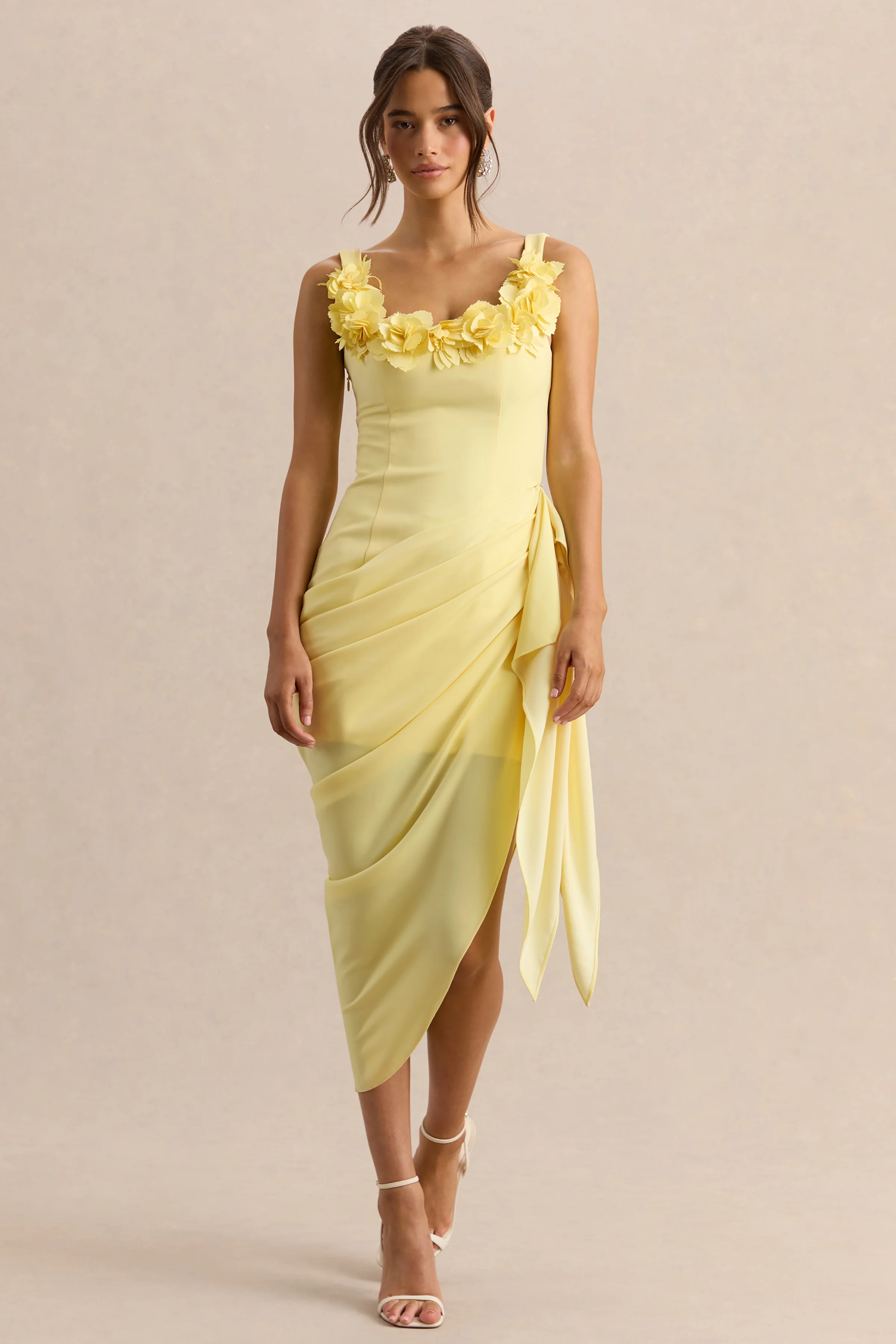 Letitia | Robe mi-longue citron portefeuille ornée à encolure arrondie - Image 4