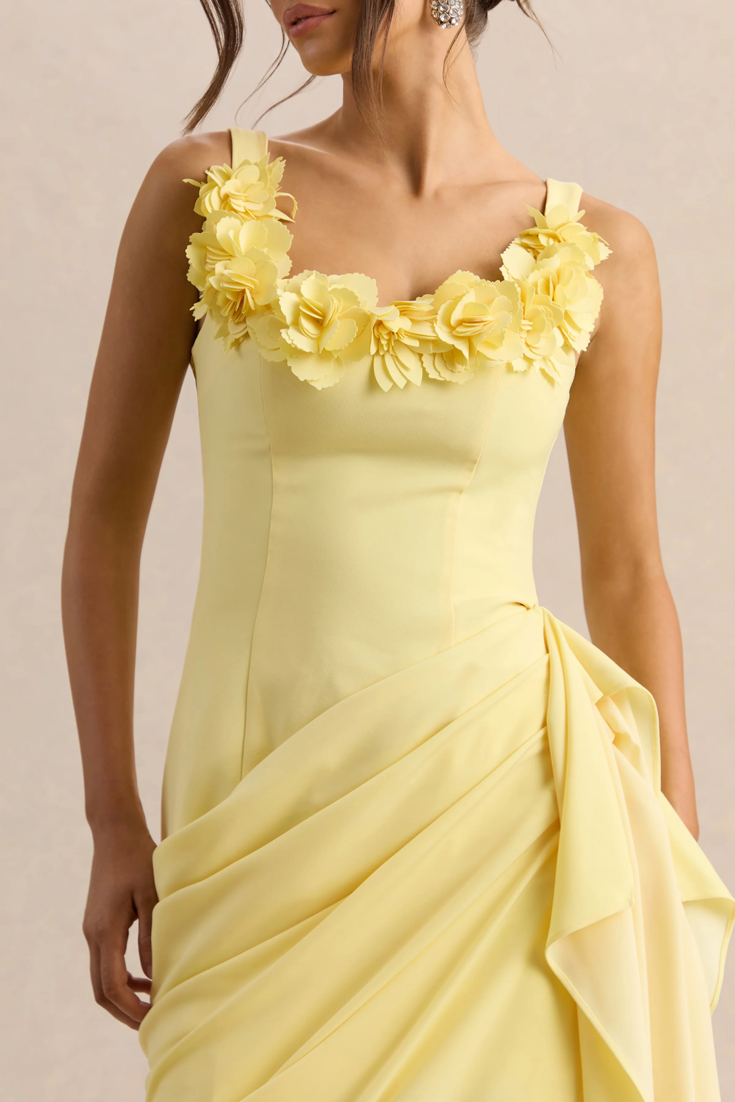 Letitia | Robe mi-longue citron portefeuille ornée à encolure arrondie - Image 5