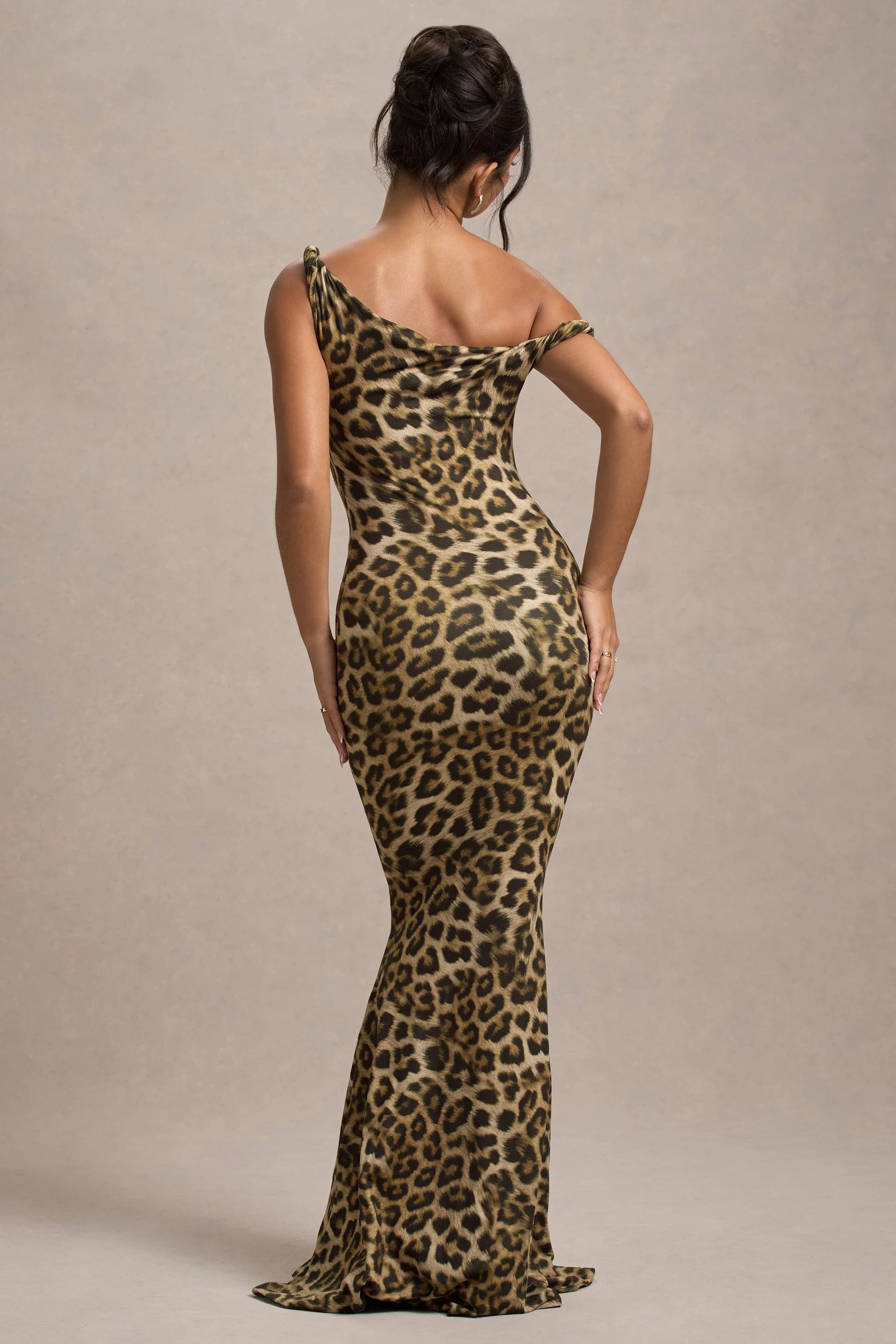 Lita | Robe longue asymétrique torsadée à imprimé léopard abstrait - Image 3