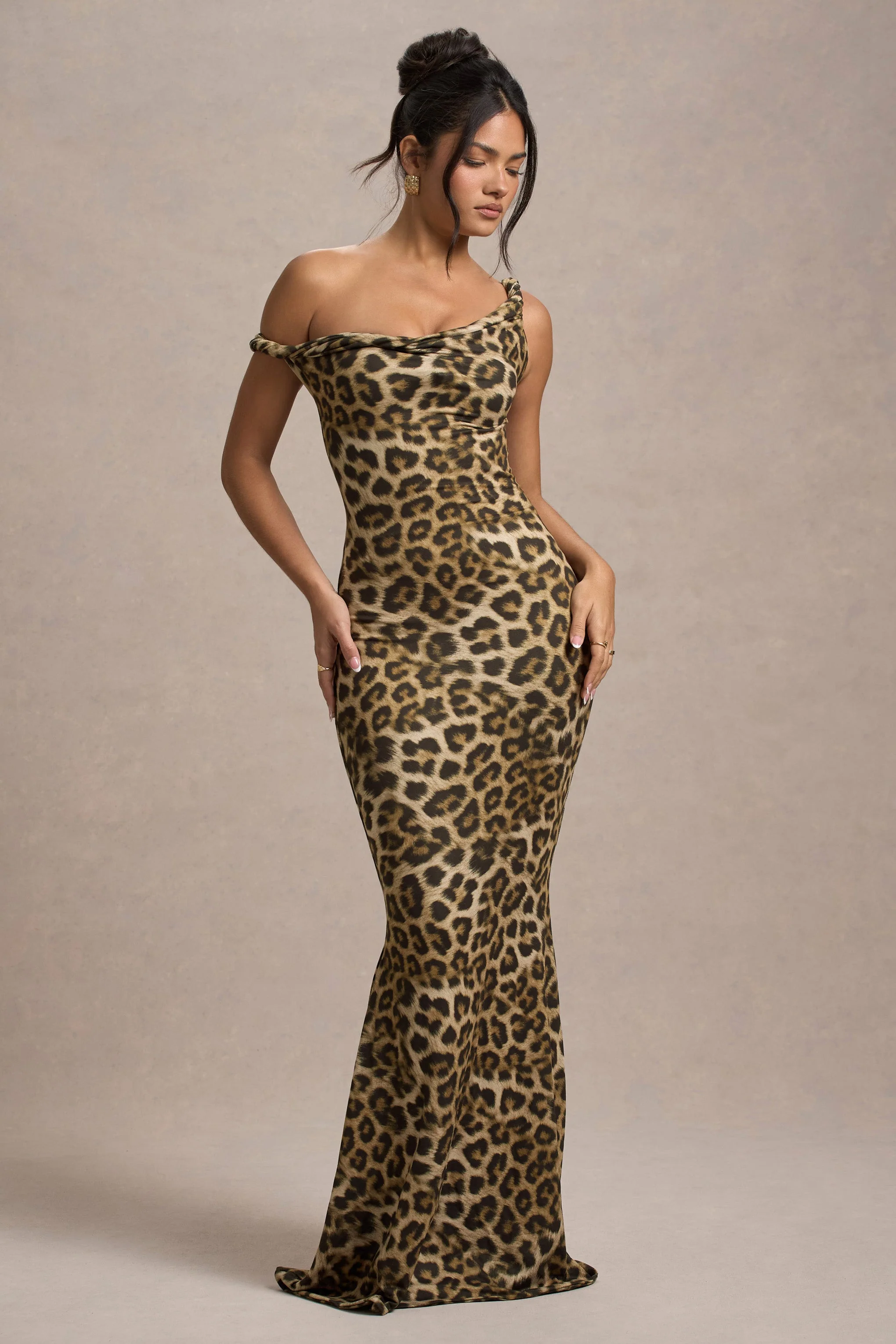 Lita | Robe longue asymétrique torsadée à imprimé léopard abstrait - Image 4