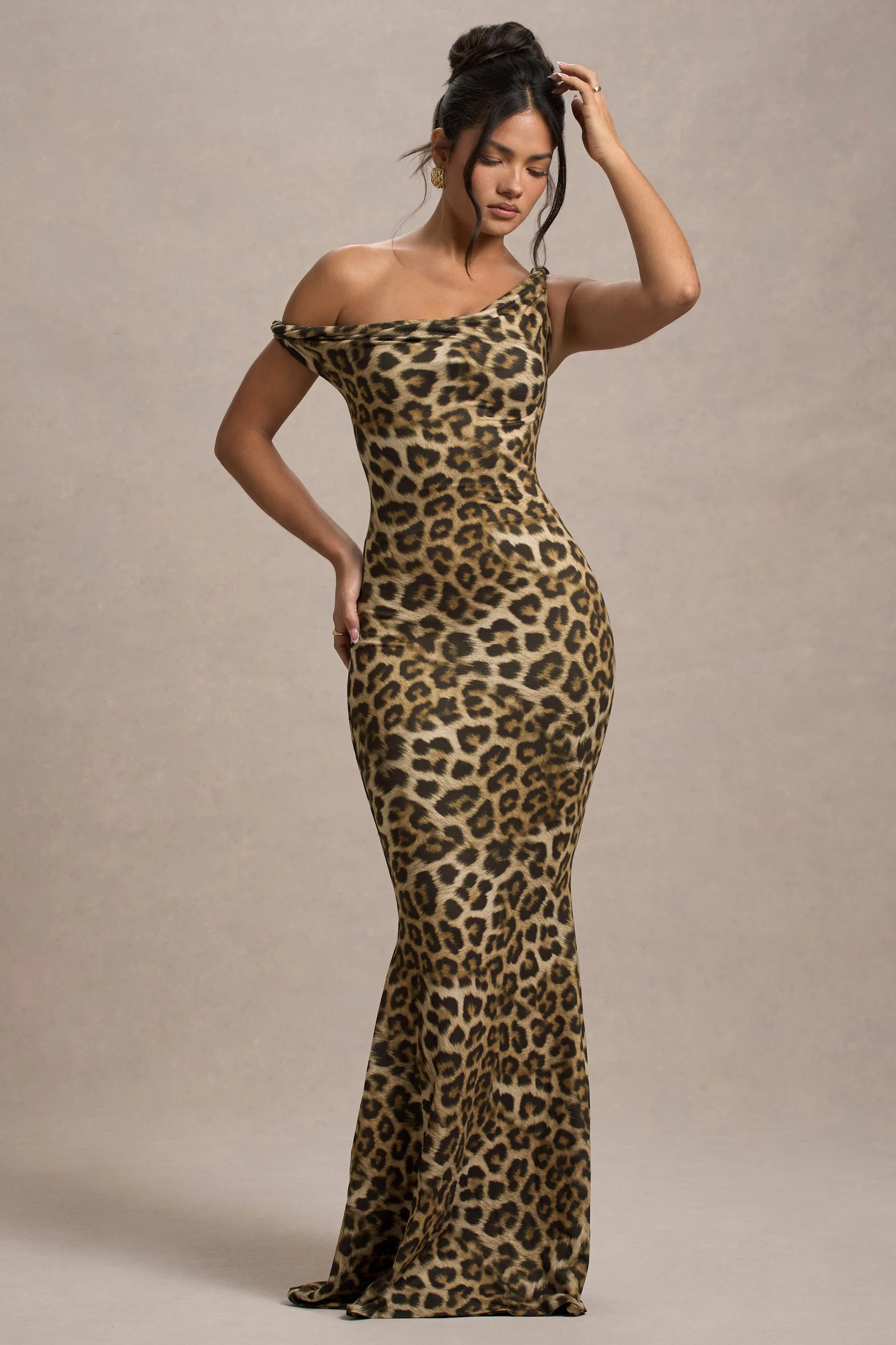 Lita | Robe longue asymétrique torsadée à imprimé léopard abstrait - Image 6