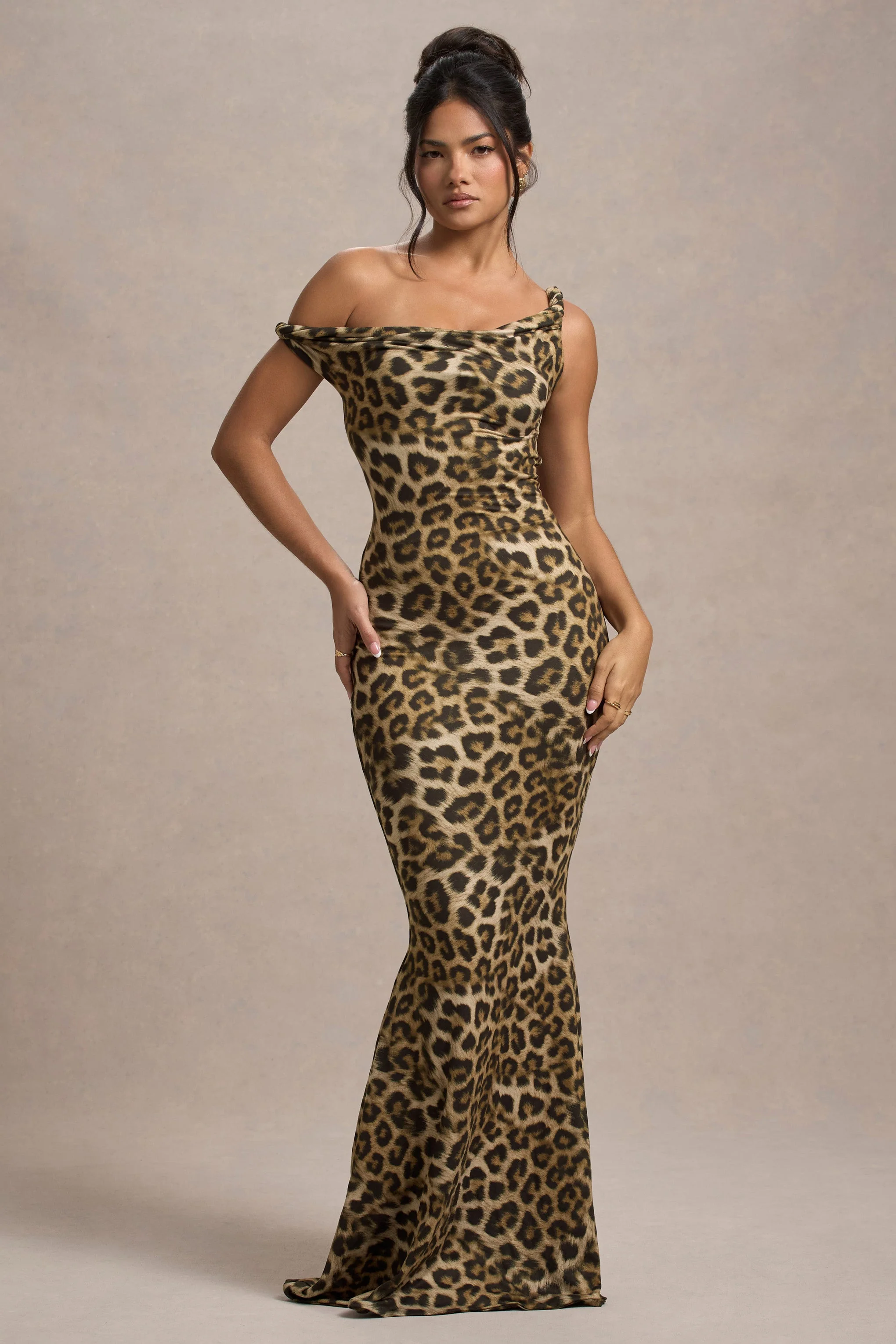 Lita | Robe longue asymétrique torsadée à imprimé léopard abstrait - Image 7