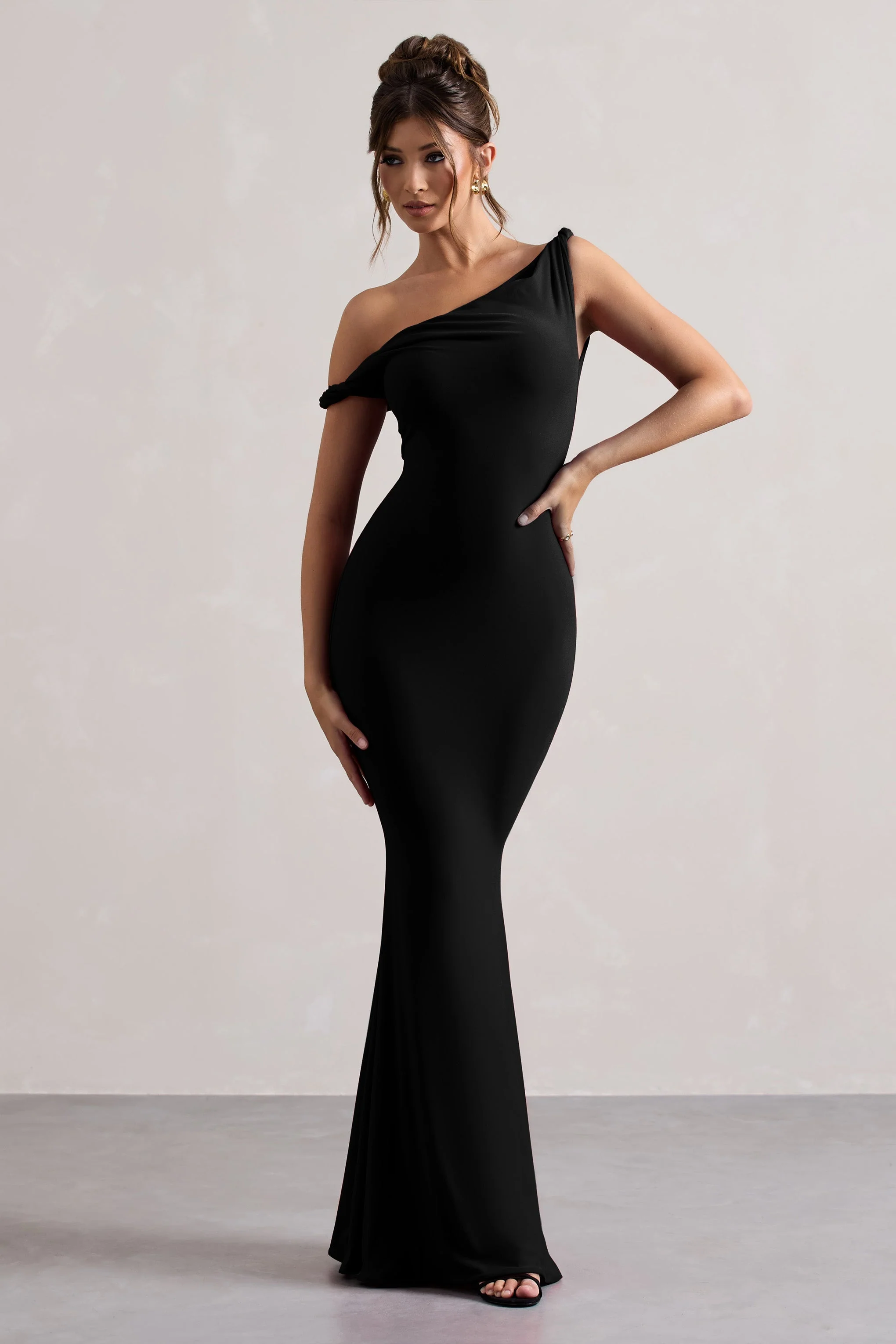 Lita | Robe longue noir à décolleté torsadé asymétrique - Image 4