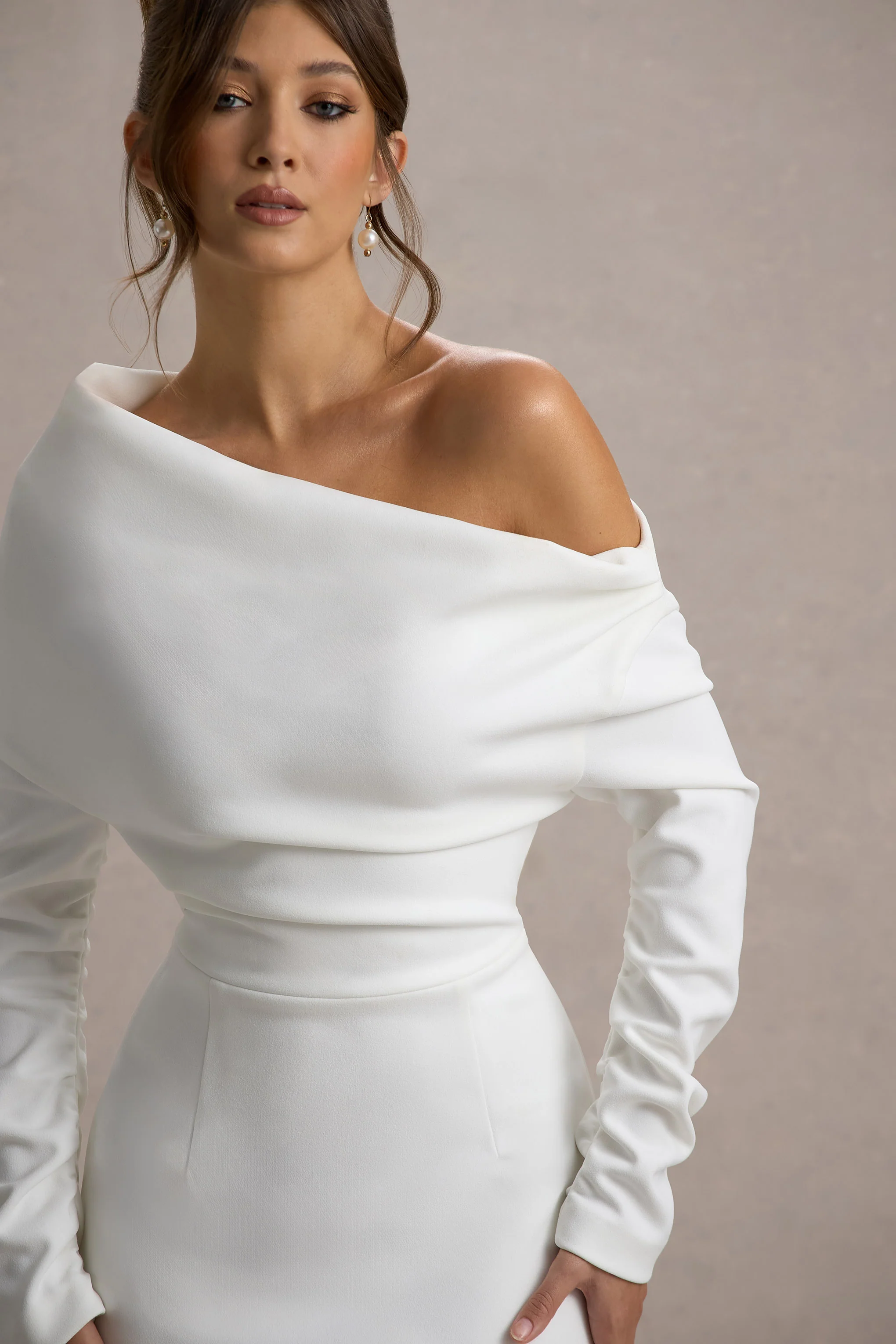Lou | Robe longue blanche asymétrique à une épaule - Image 6