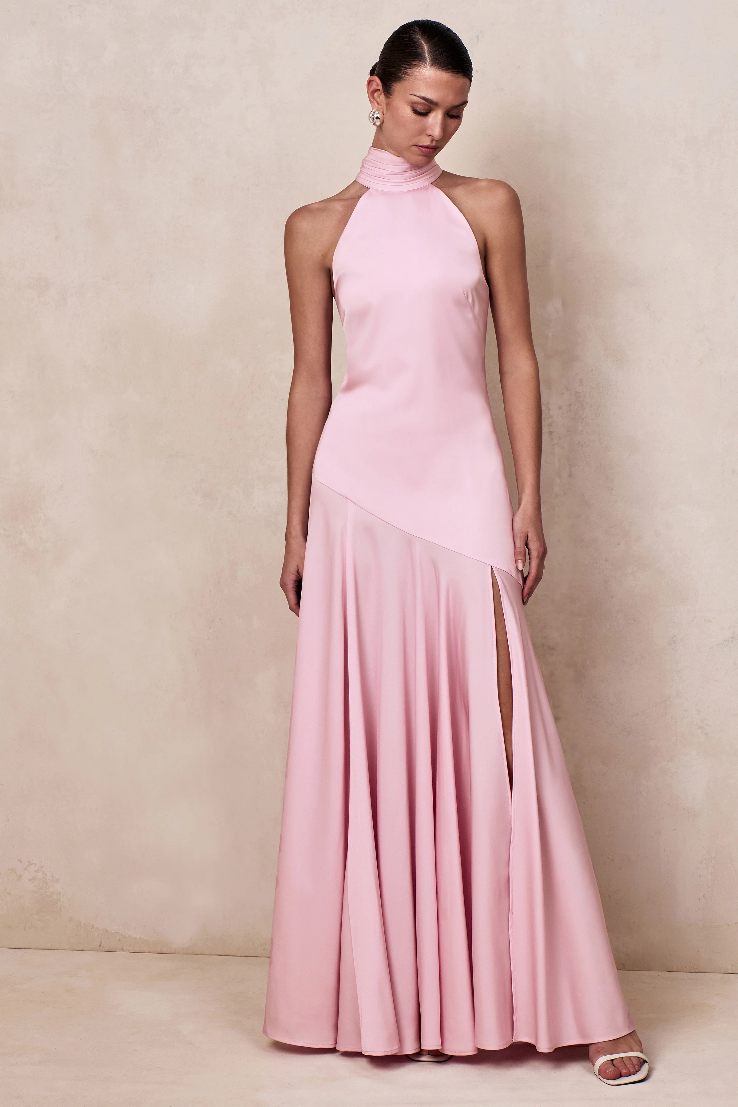 Luscious | Robe longue à col montant rose clair avec taille basse et détail nœud