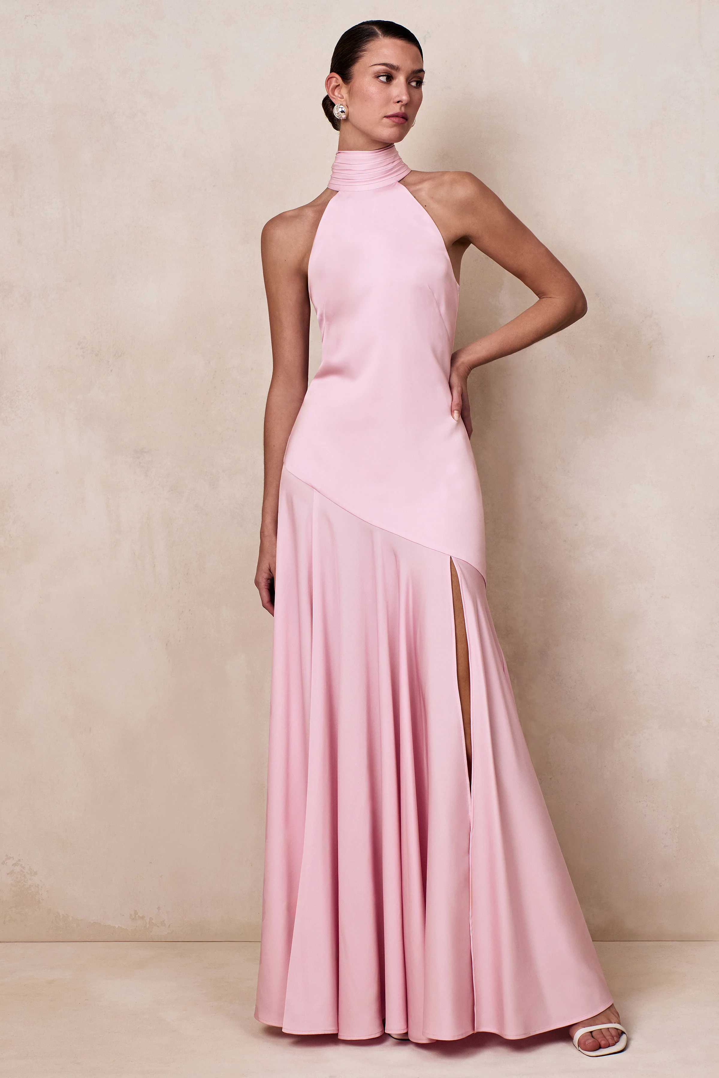 Luscious | Robe longue à col montant rose clair avec taille basse et détail nœud - Image 5