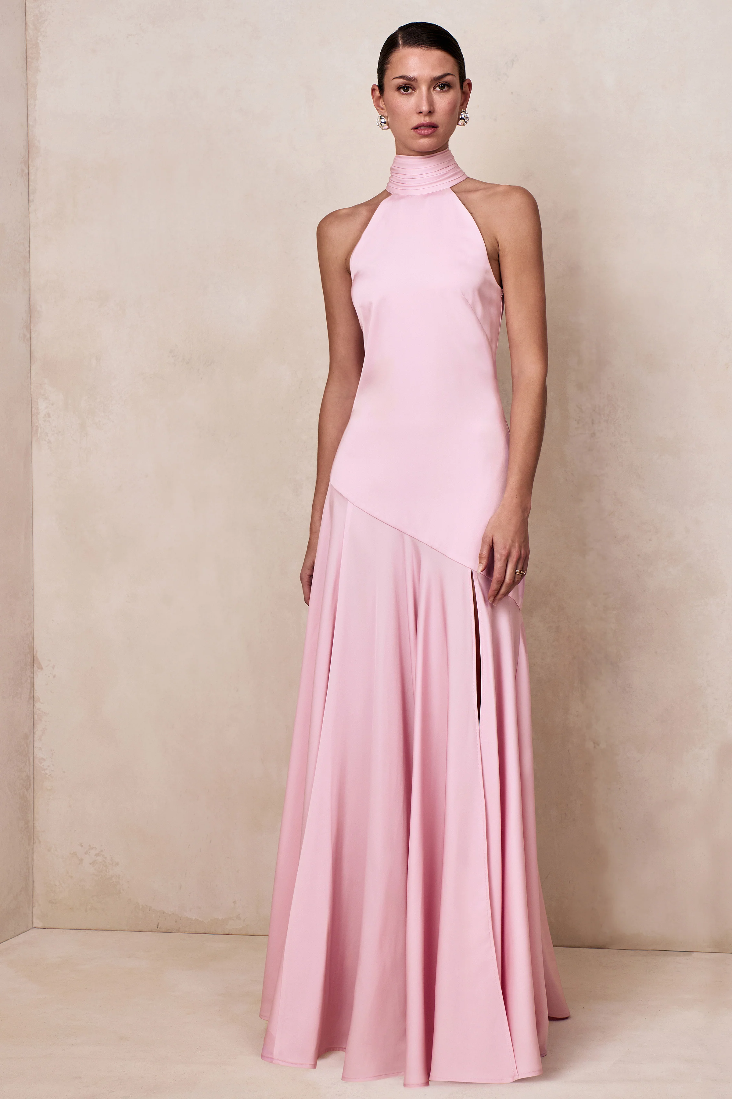 Luscious | Robe longue à col montant rose clair avec taille basse et détail nœud - Image 6