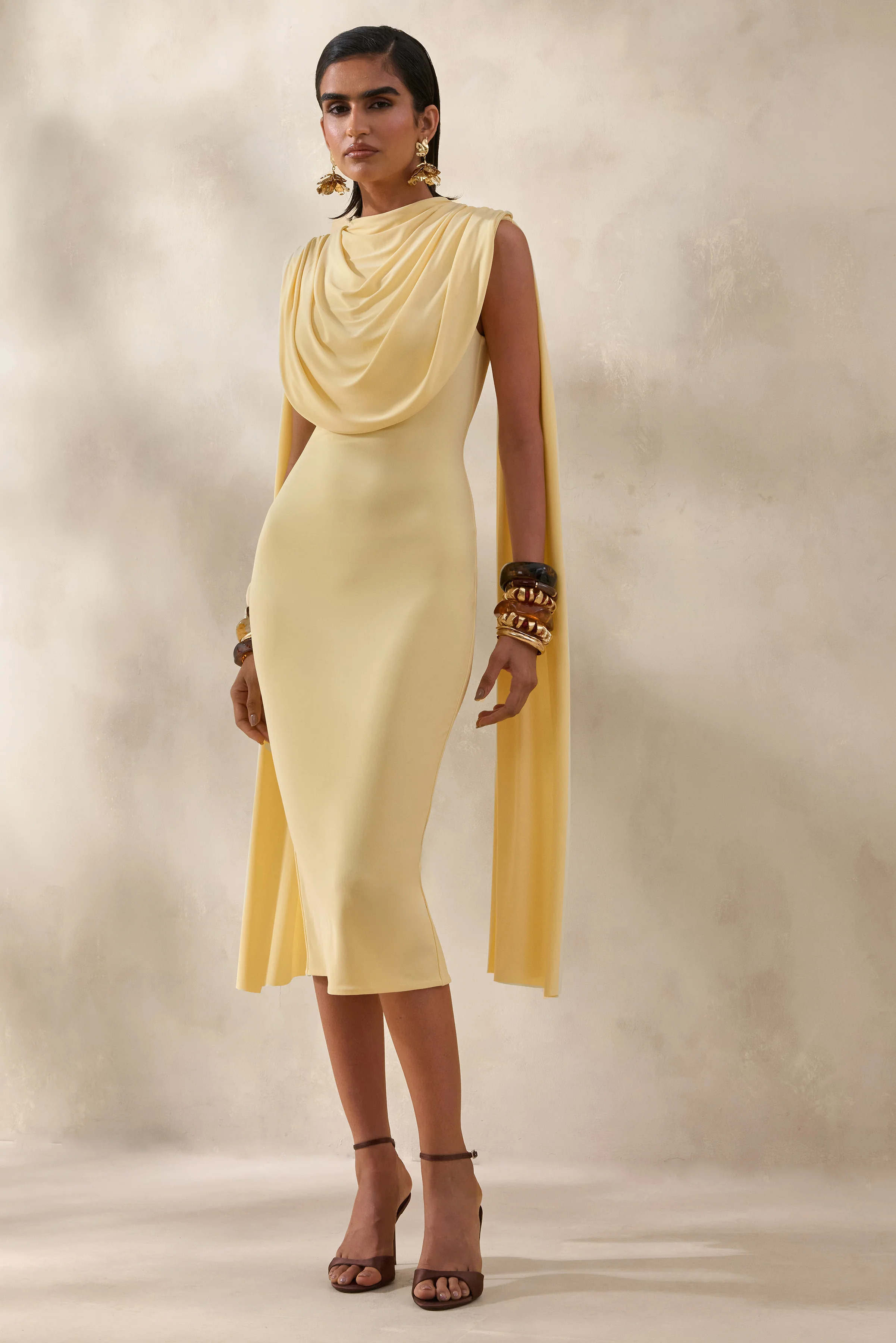 Lysandria | Robe mi-longue citron à encolure haute avec détails drapés