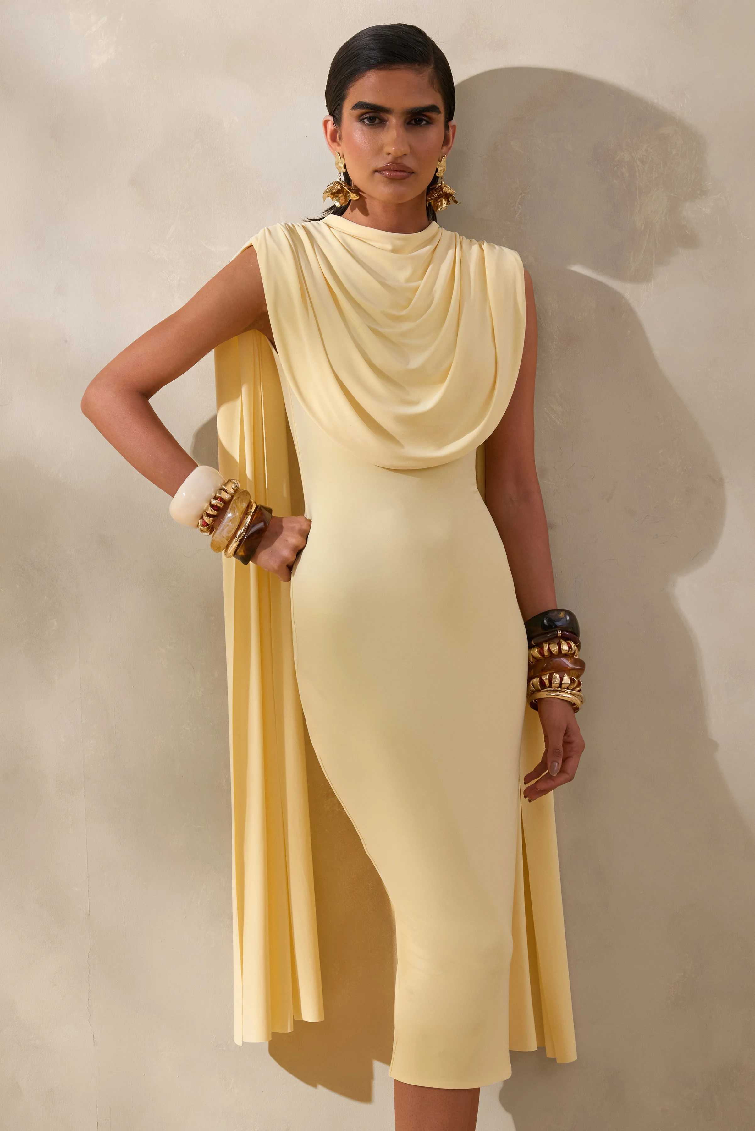 Lysandria | Robe mi-longue citron à encolure haute avec détails drapés - Image 3