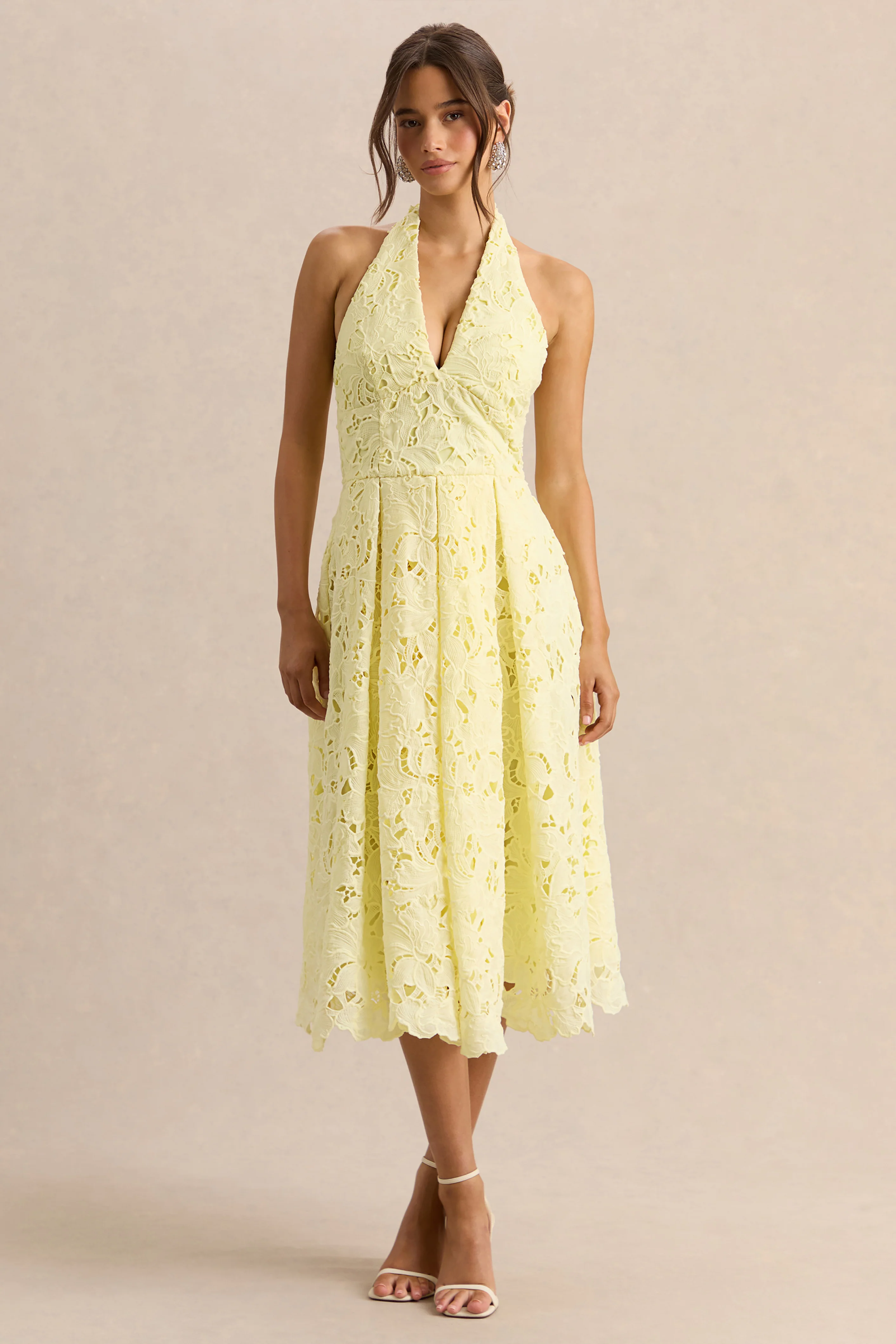 Maribel | Robe mi-longue citron en dentelle à encolure plongeante