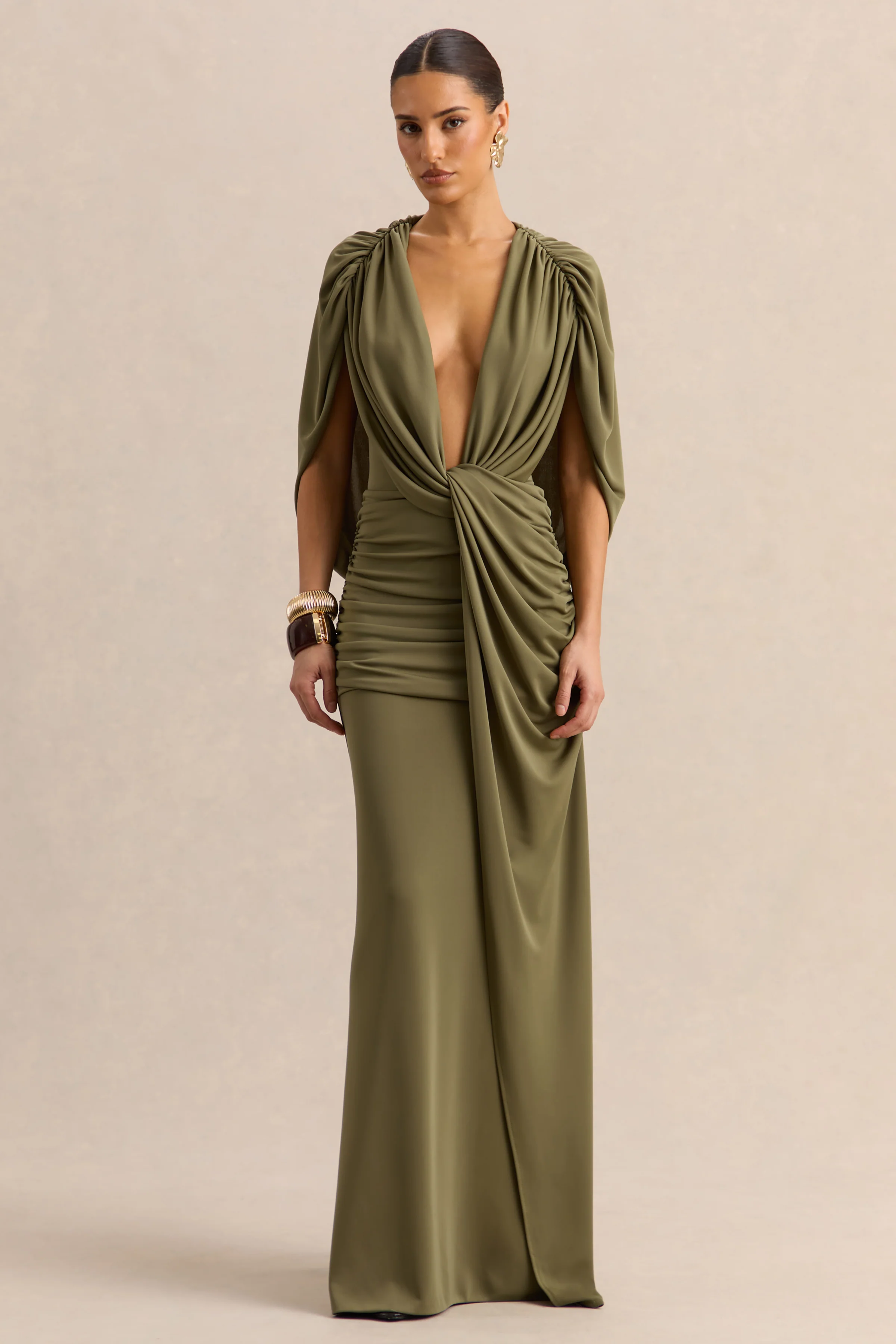 Marisea | Robe longue verte à décolleté plongeant avec manches cape