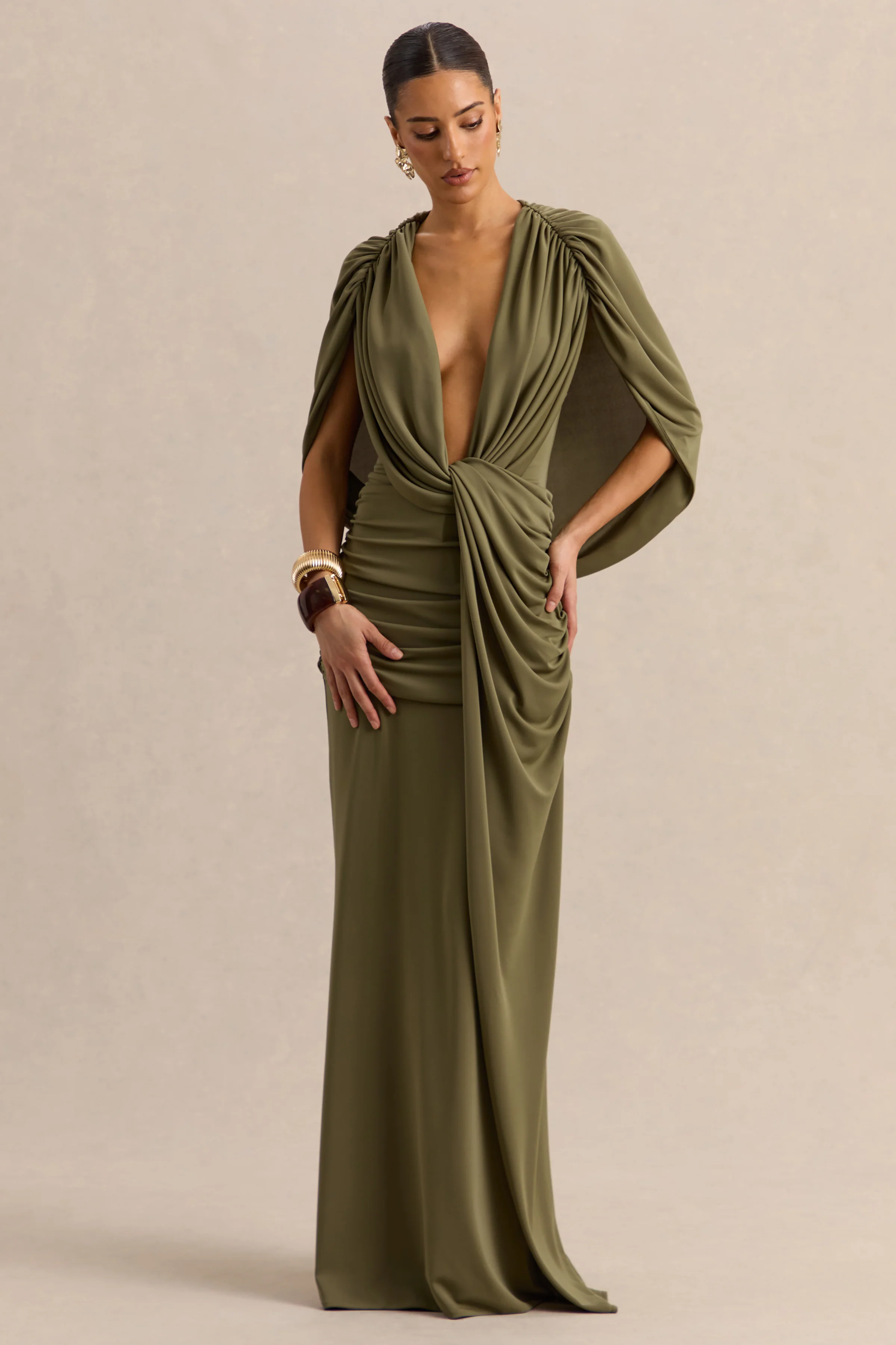 Marisea | Robe longue verte à décolleté plongeant avec manches cape - Image 4