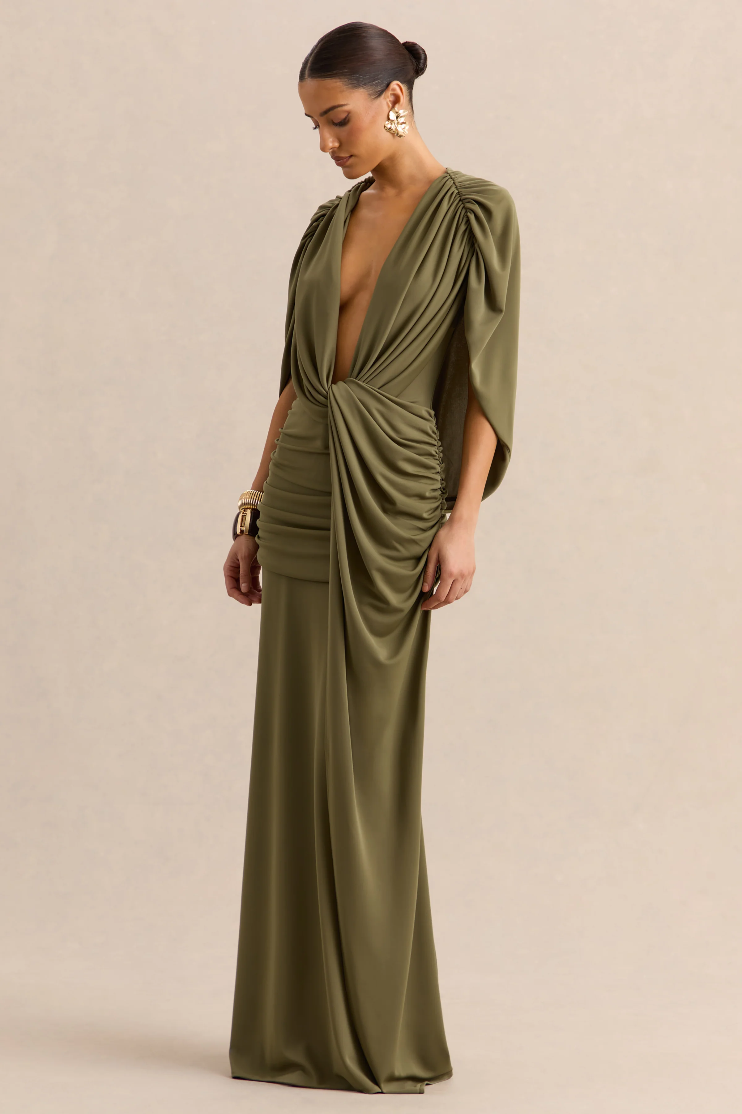 Marisea | Robe longue verte à décolleté plongeant avec manches cape - Image 5