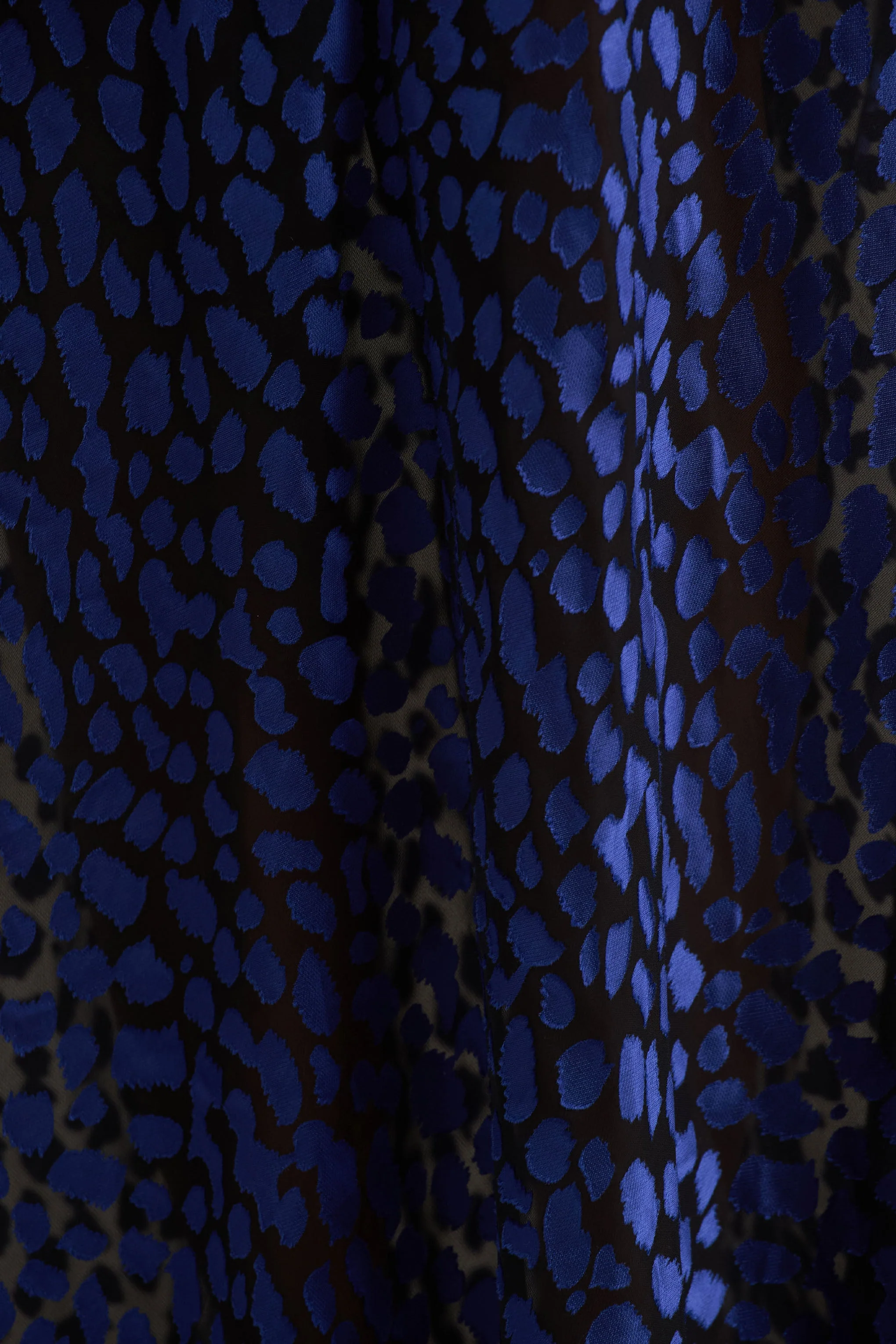 Marya | Robe longue à col bénitier imprimé léopard bleu - Image 8