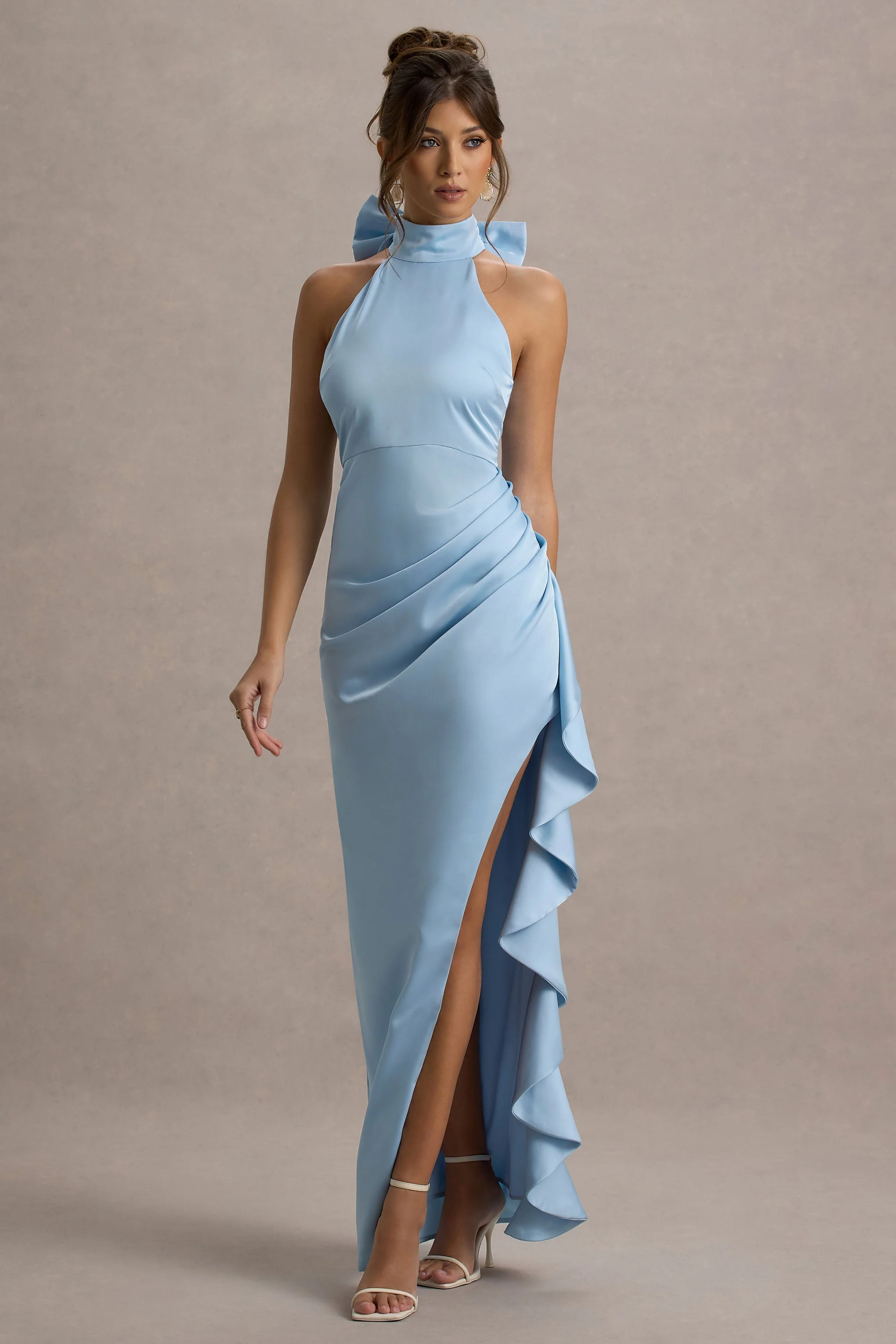 Maureen | Robe longue drapée en satin bleu poudré avec col montant - Image 4