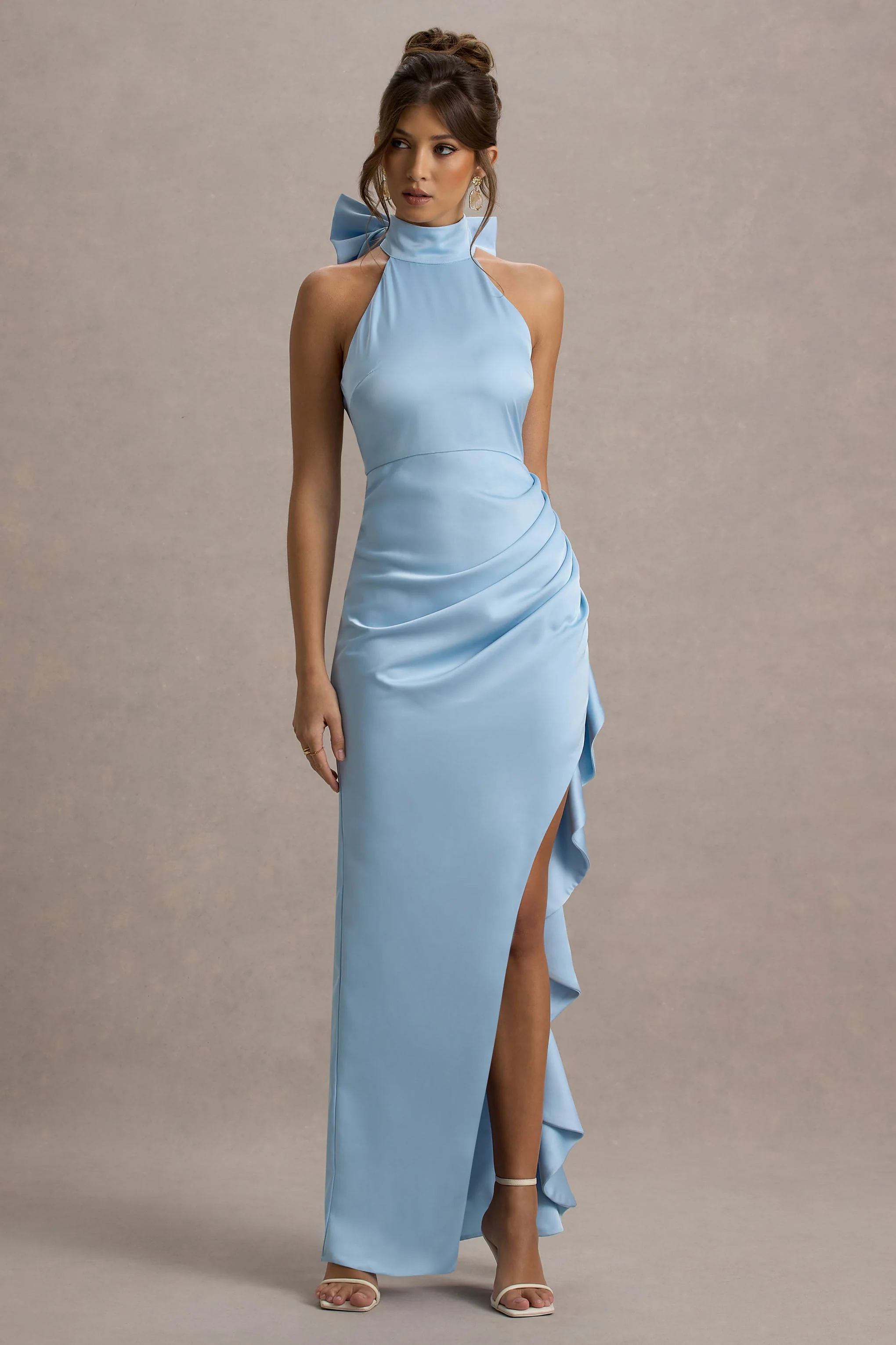 Maureen | Robe longue drapée en satin bleu poudré avec col montant - Image 6