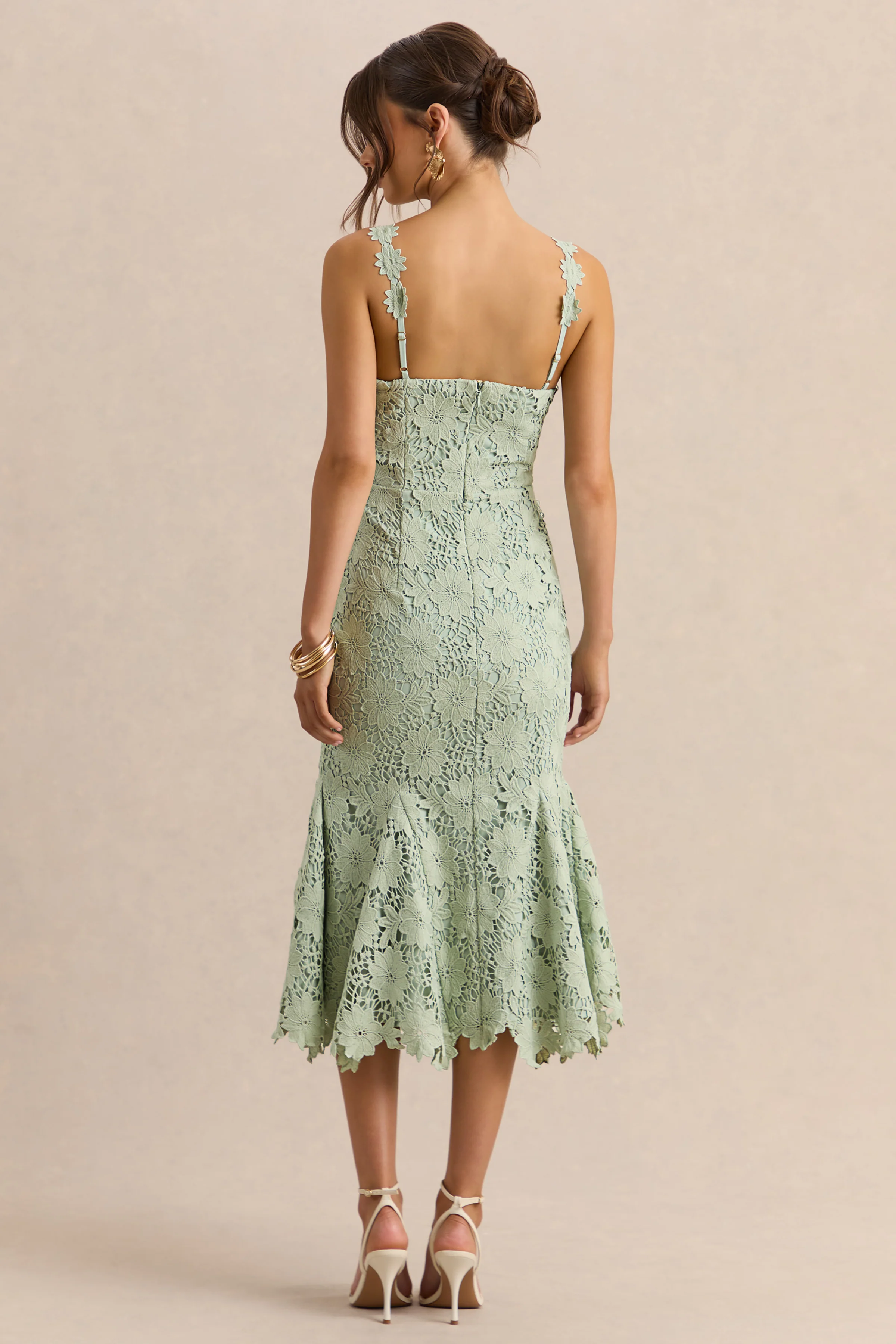 Melia | Robe mi-longue vert sauge en dentelle à encolure arrondie - Image 2