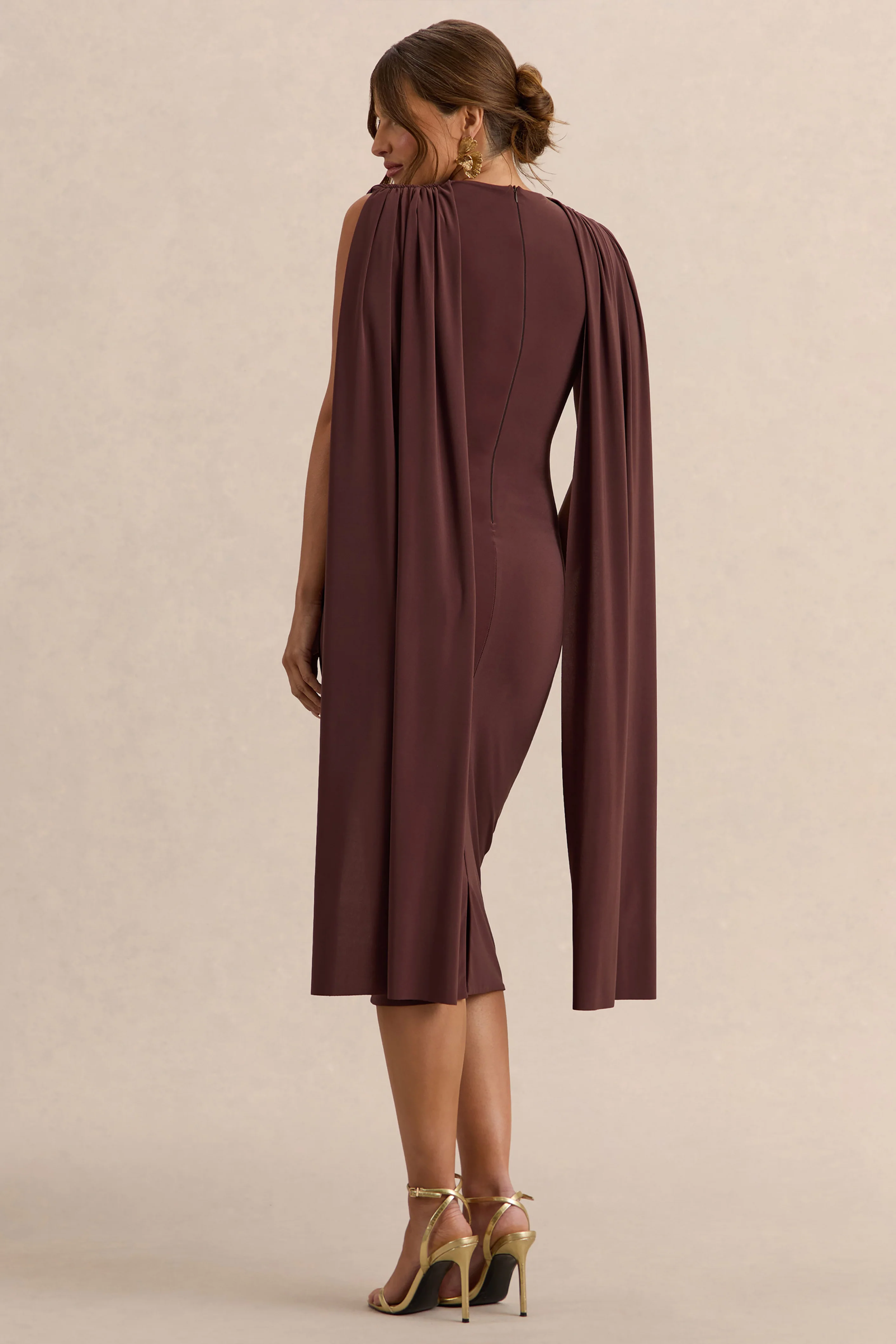 Milaine | Robe de maternité mi-longue marron foncé à encolure ronde et manches cape - Image 2