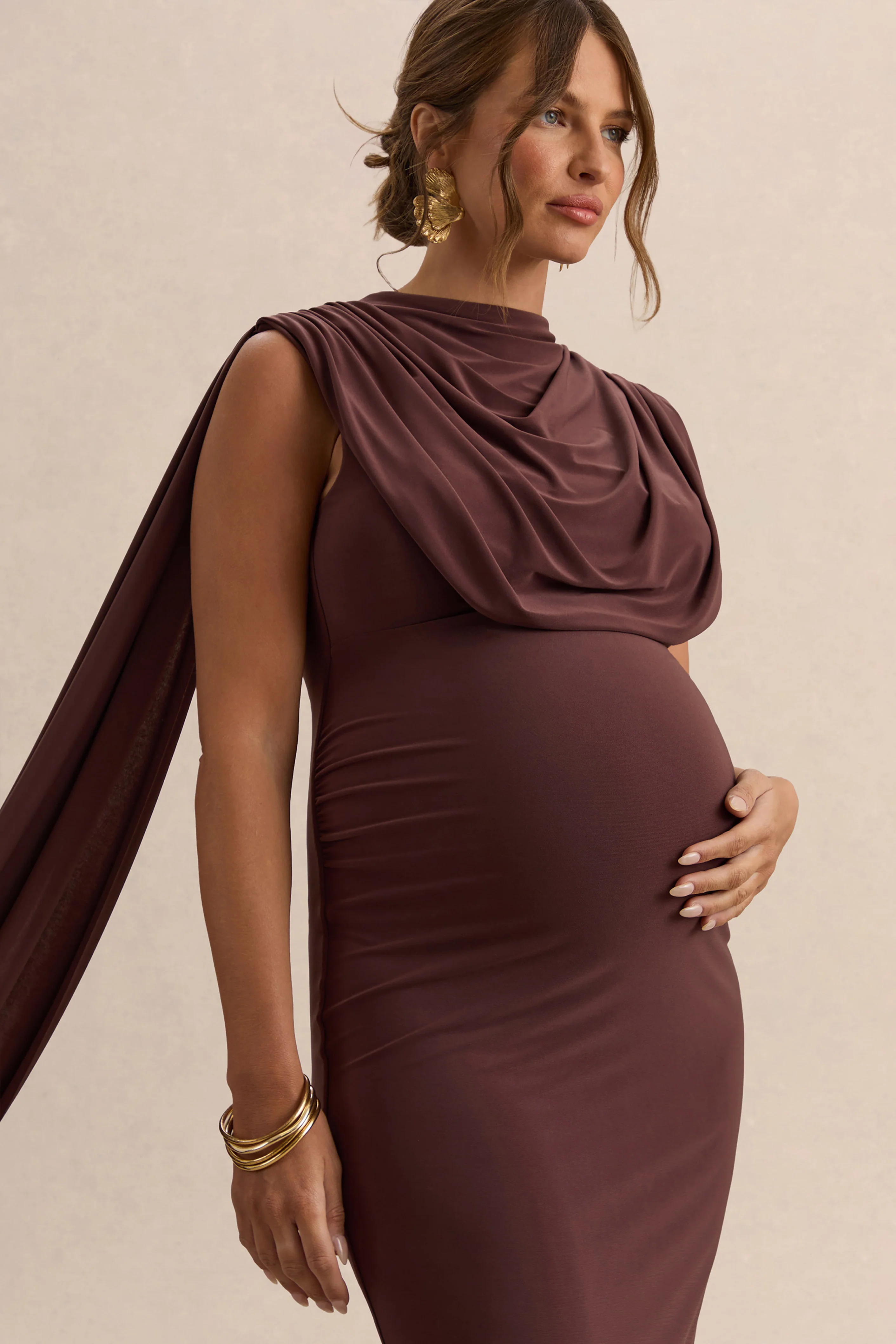 Milaine | Robe de maternité mi-longue marron foncé à encolure ronde et manches cape - Image 3