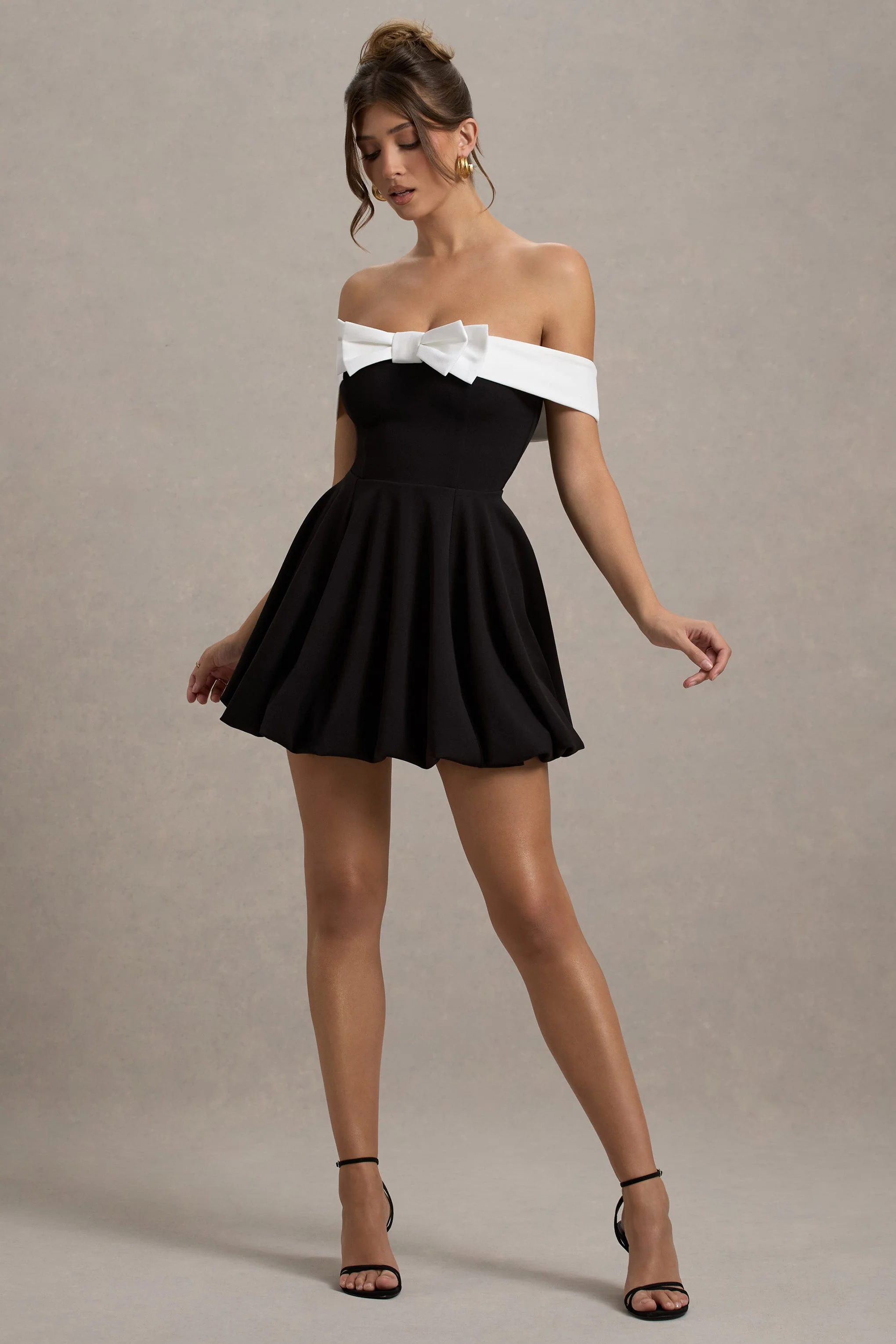 Minimoiselle | Mini-robe bardot noire et blanche avec nœud et jupe bouffante - Image 6