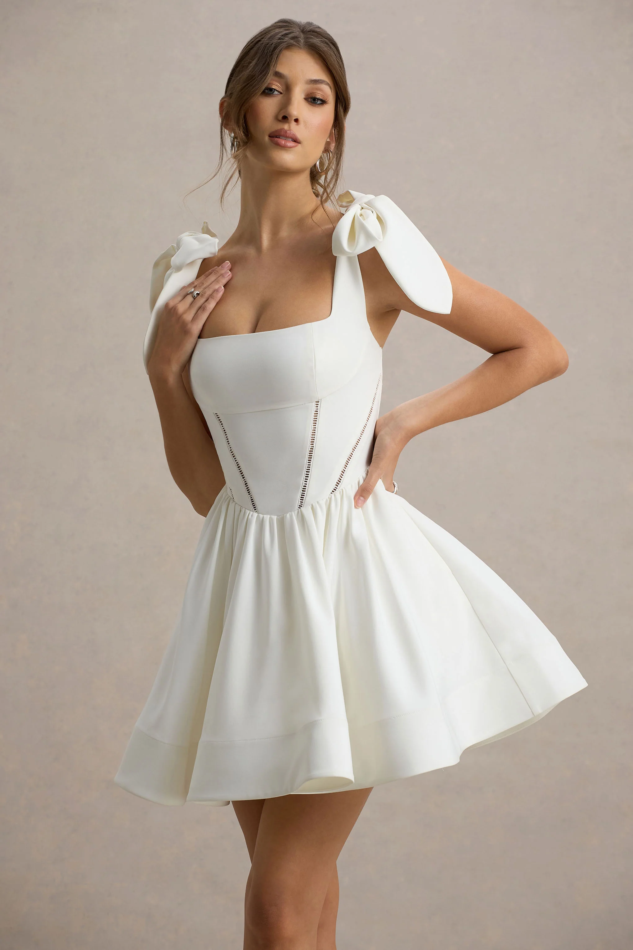 Mochi | Mini-Robe Patineuse Blanche avec Bretelles Nœud - Image 3