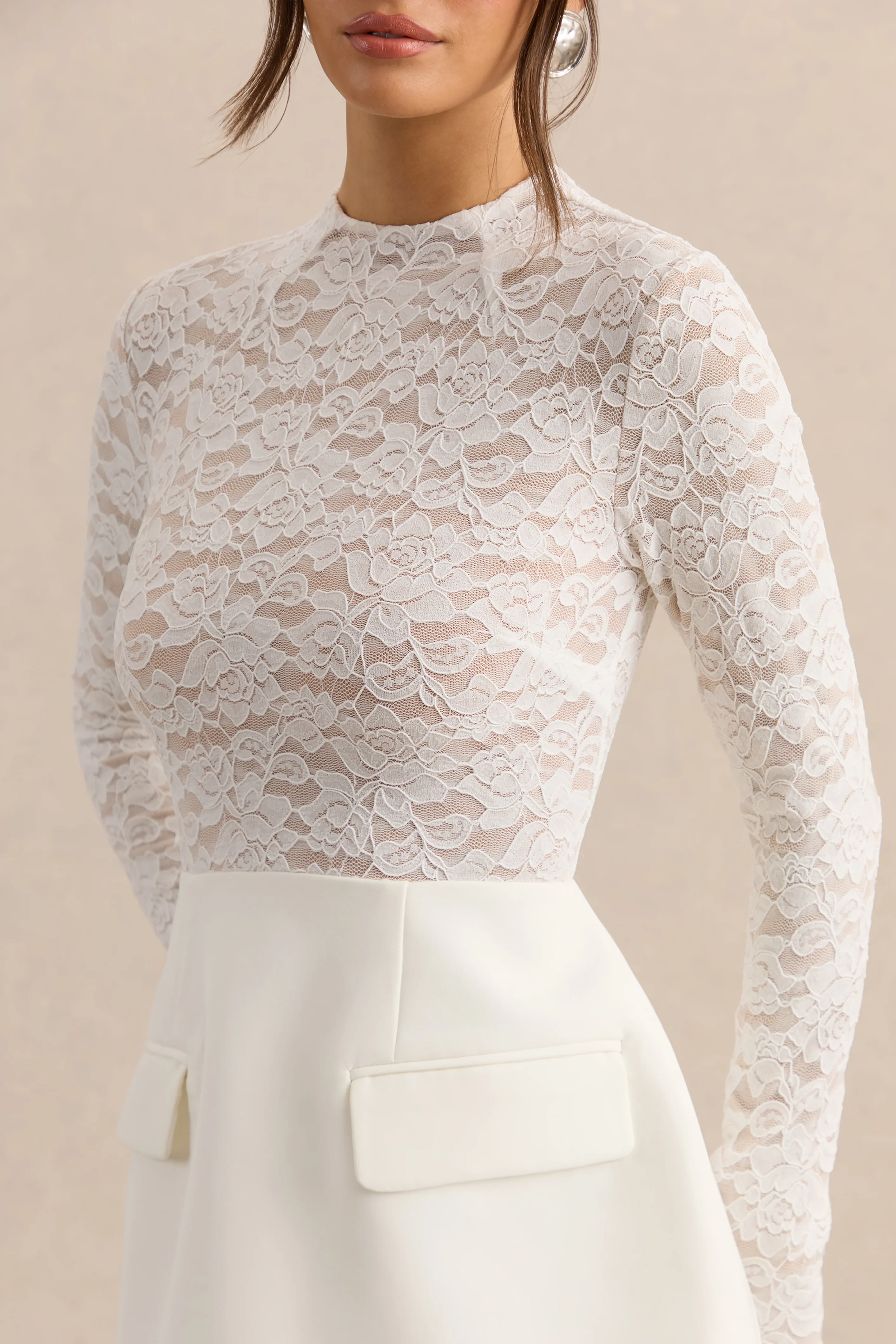 Mysteria | Mini-robe blanche à encolure haute en dentelle avec détails de poches - Image 7
