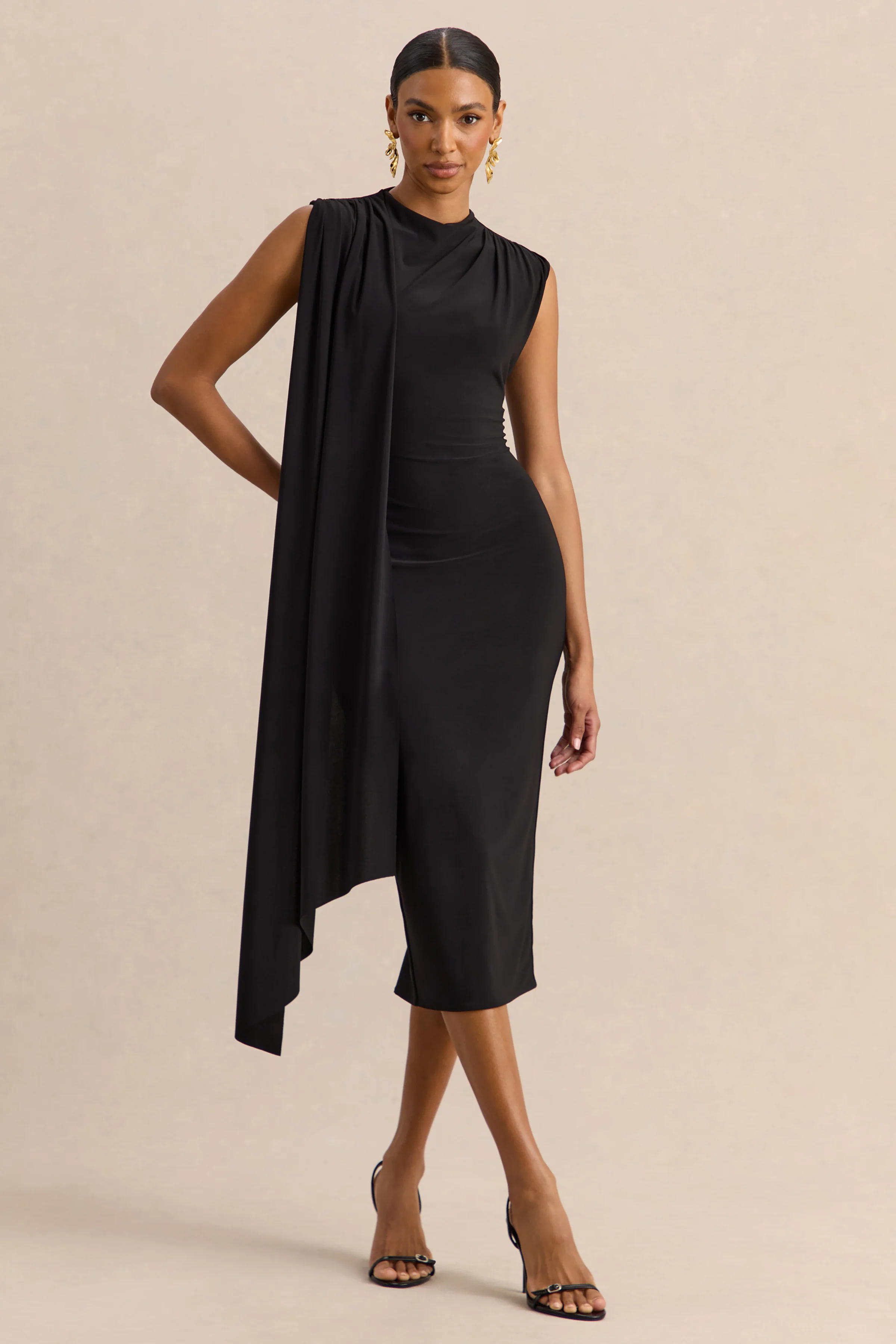 Oleandra | Robe mi-longue noire à encolure haute avec détail drapé