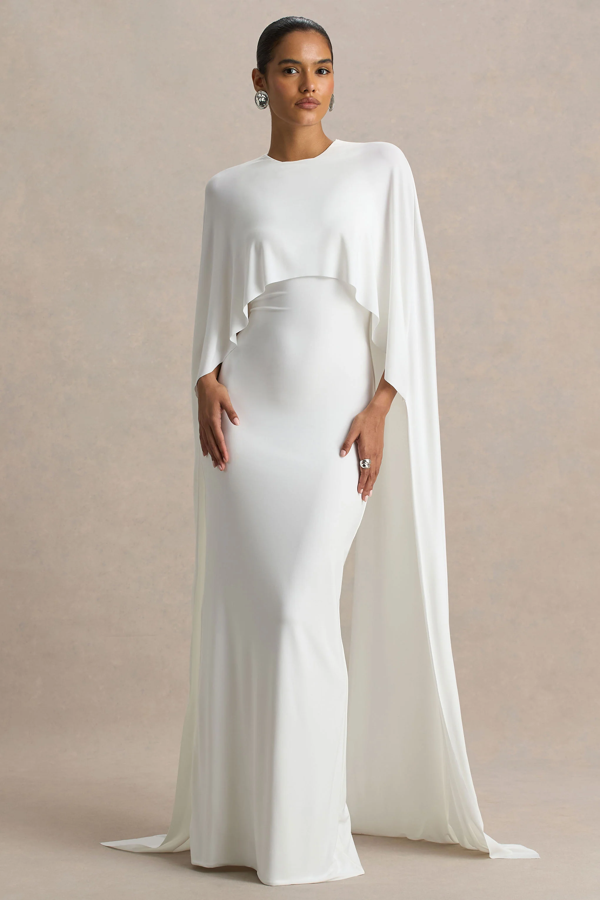 Padma | Robe longue blanche drapée à manches cape - Image 4