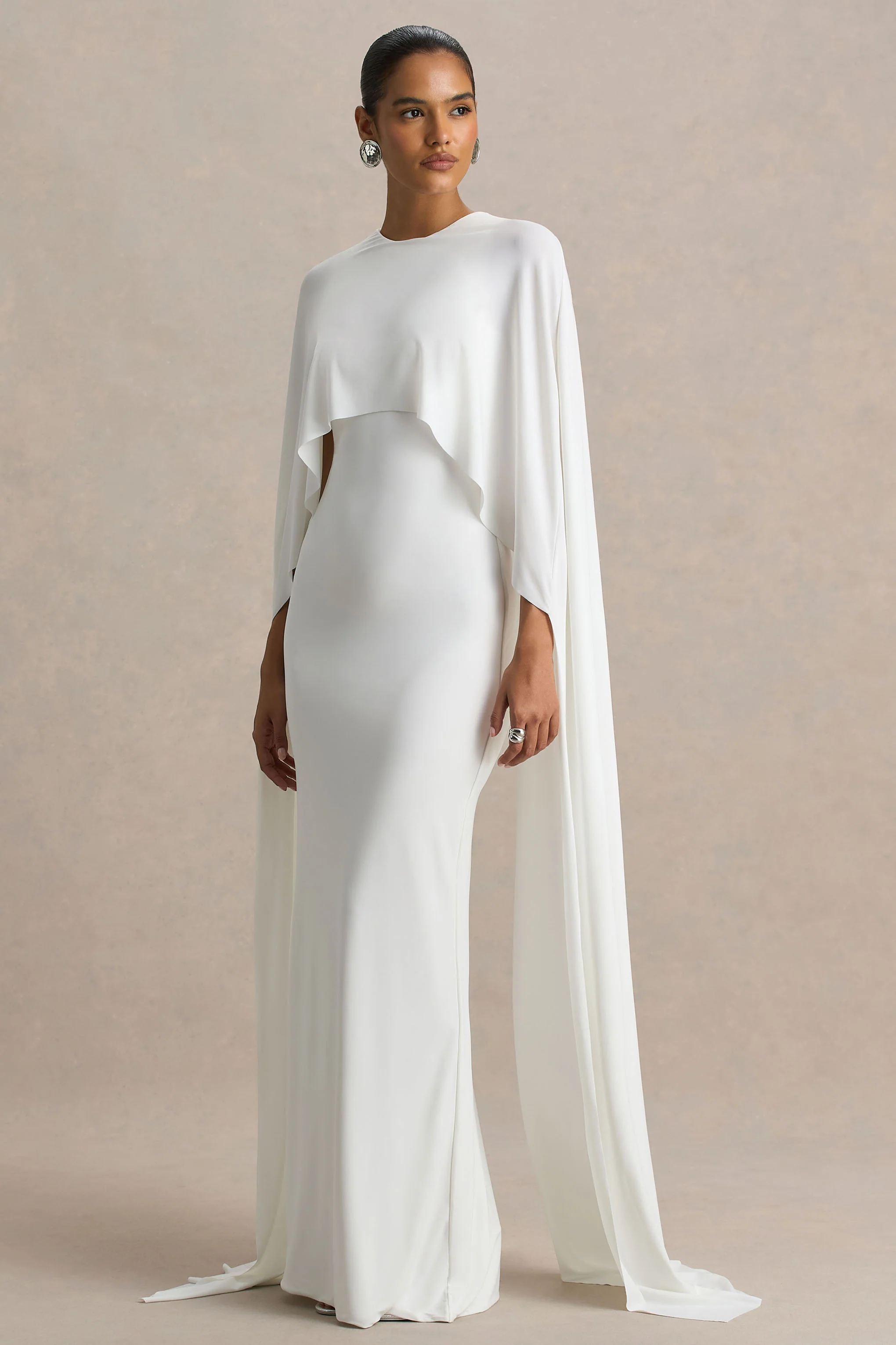 Padma | Robe longue blanche drapée à manches cape - Image 5