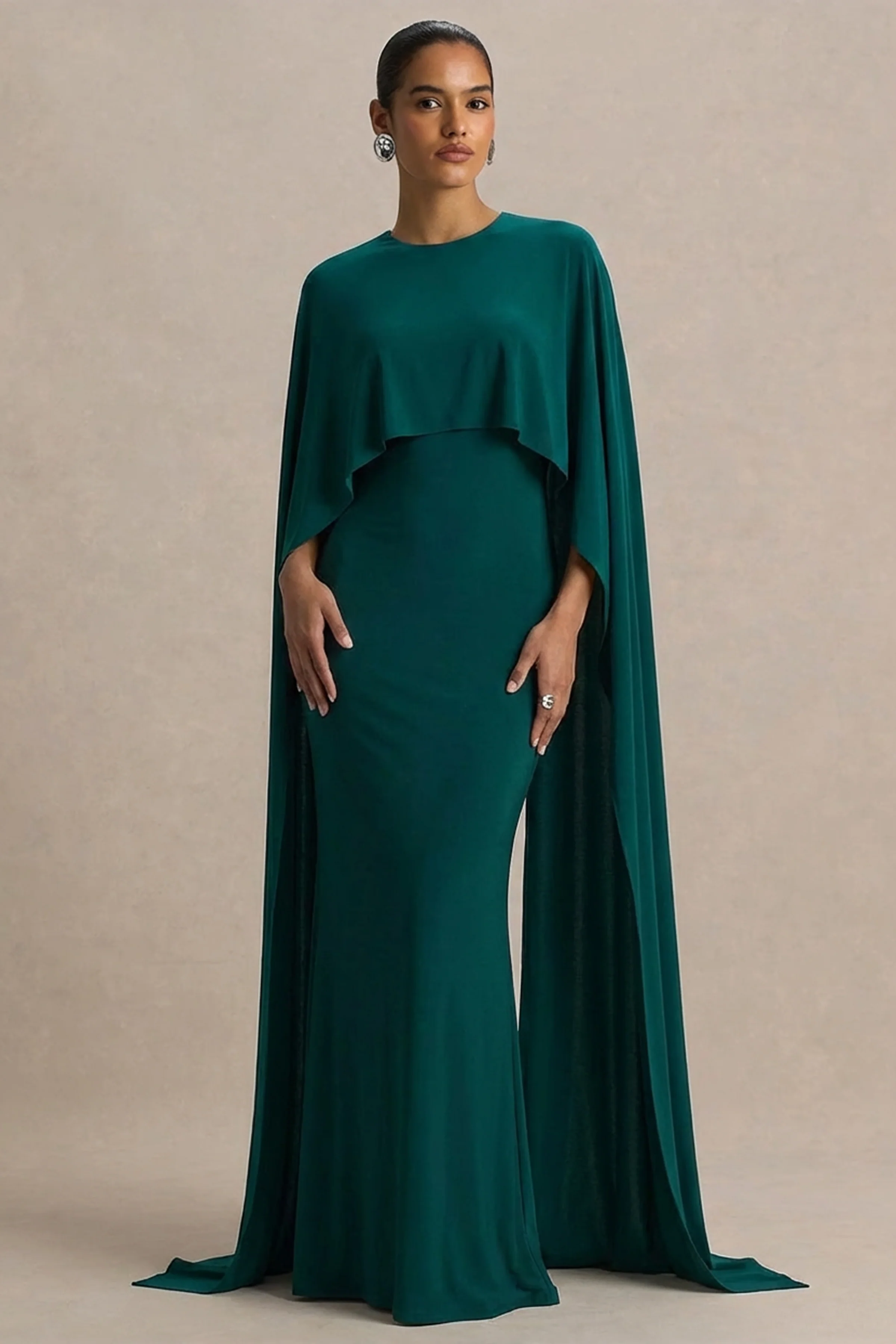 Padma | Robe longue vert bouteille drapée à manches cape - Image 4