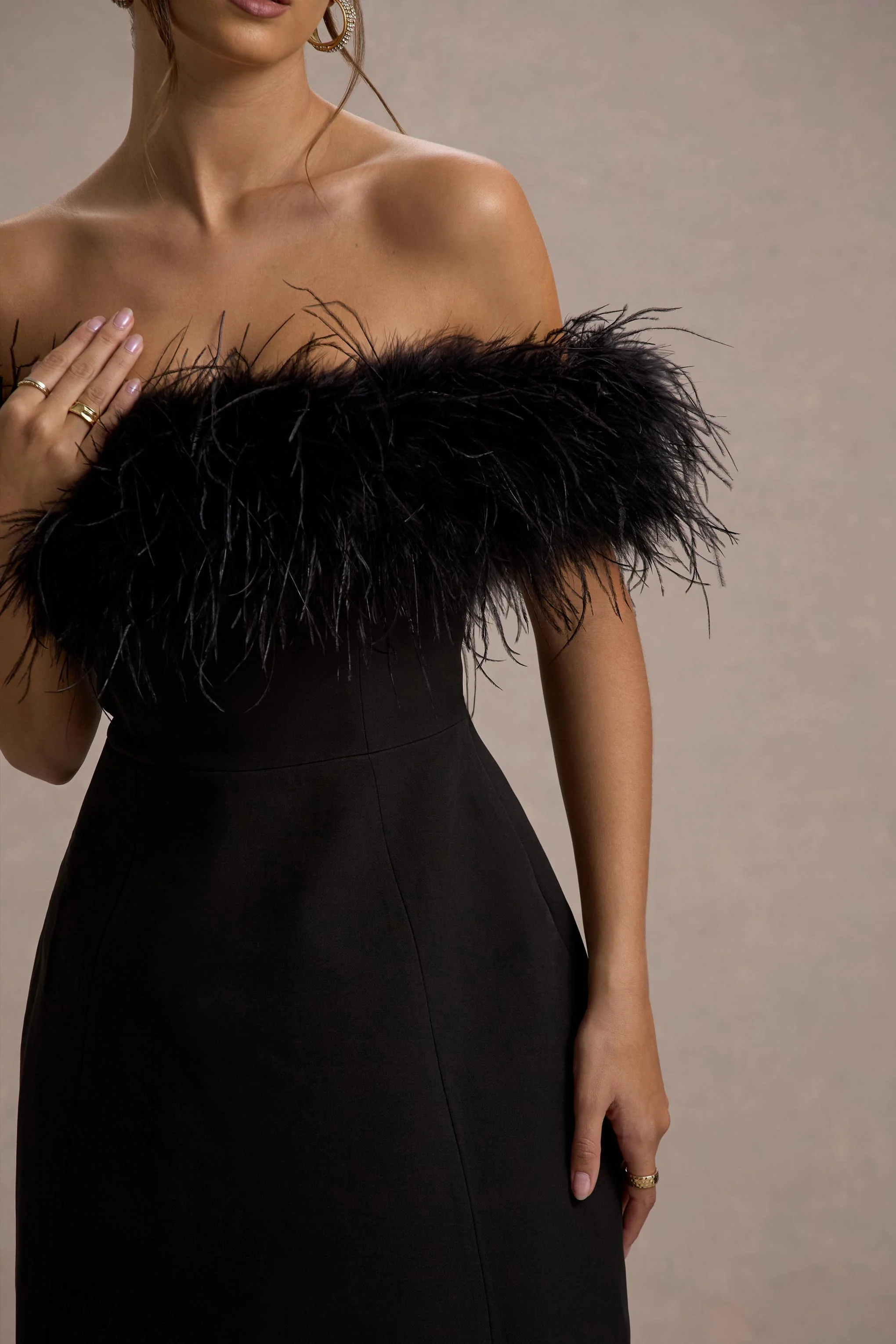 Palace |  Mini-Robe Noire Bardot avec Garniture en Plumes - Image 7