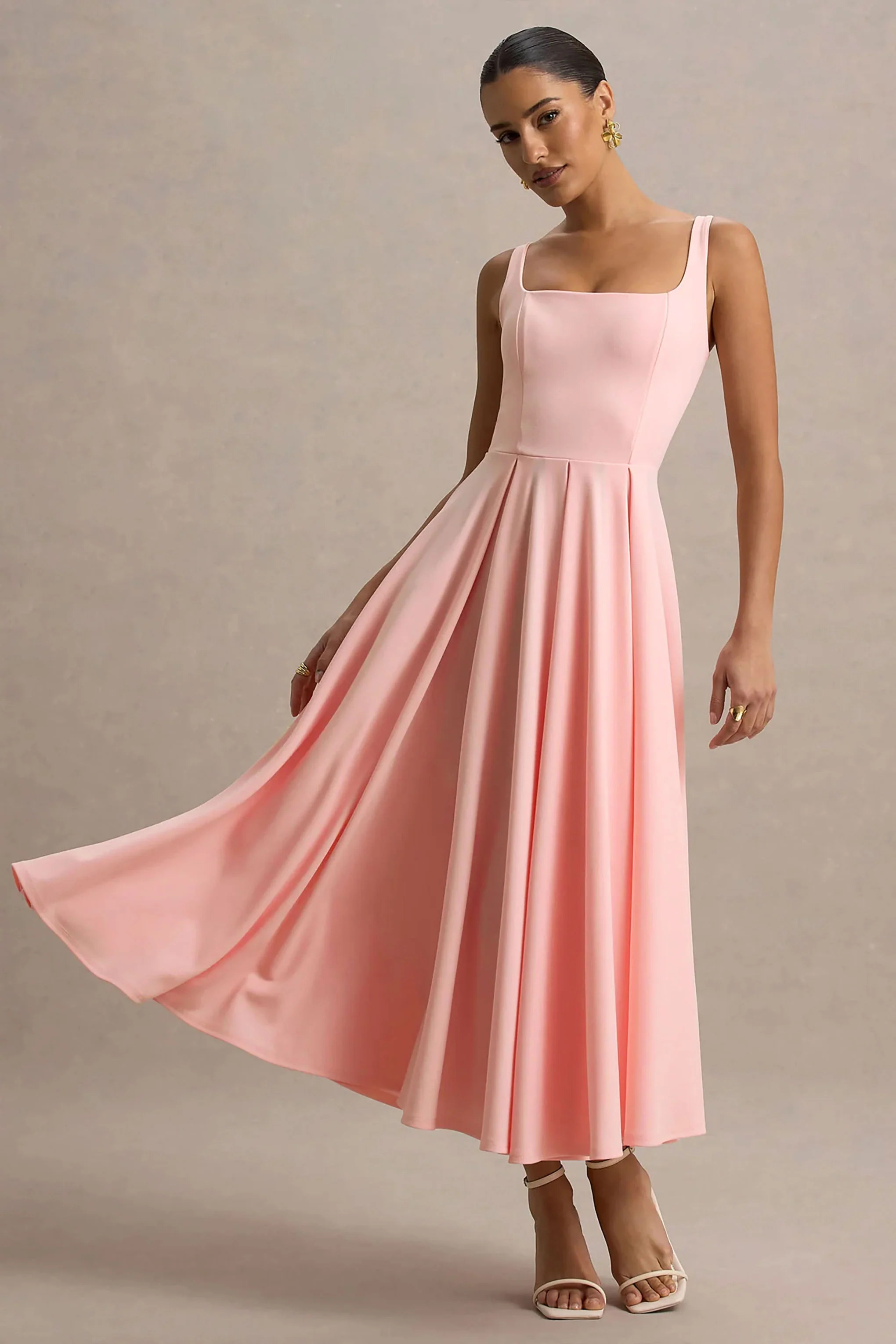 Parina | Robe mi-longue rose à bretelles et ourlet volumineux - Image 4