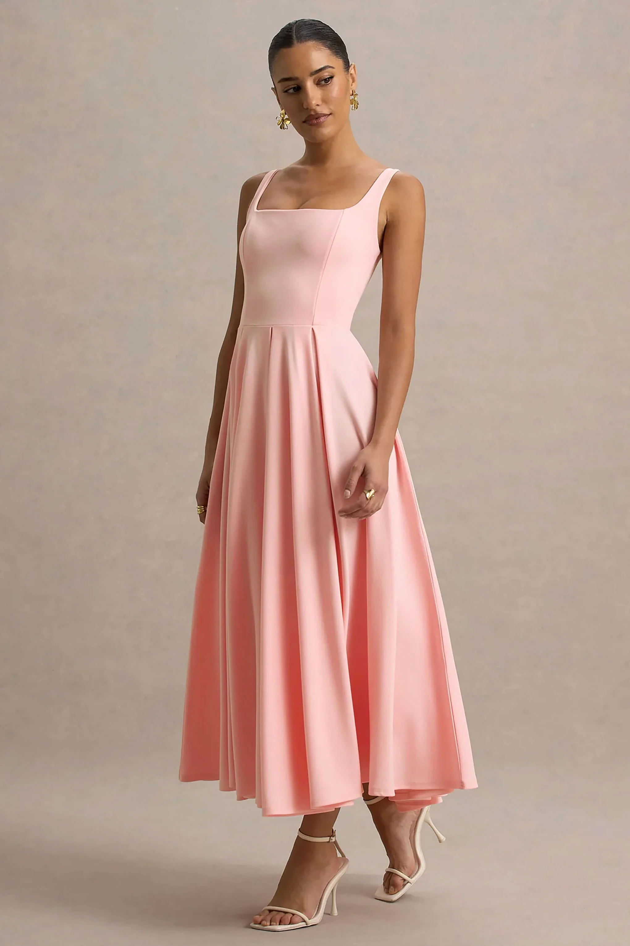 Parina | Robe mi-longue rose à bretelles et ourlet volumineux - Image 5