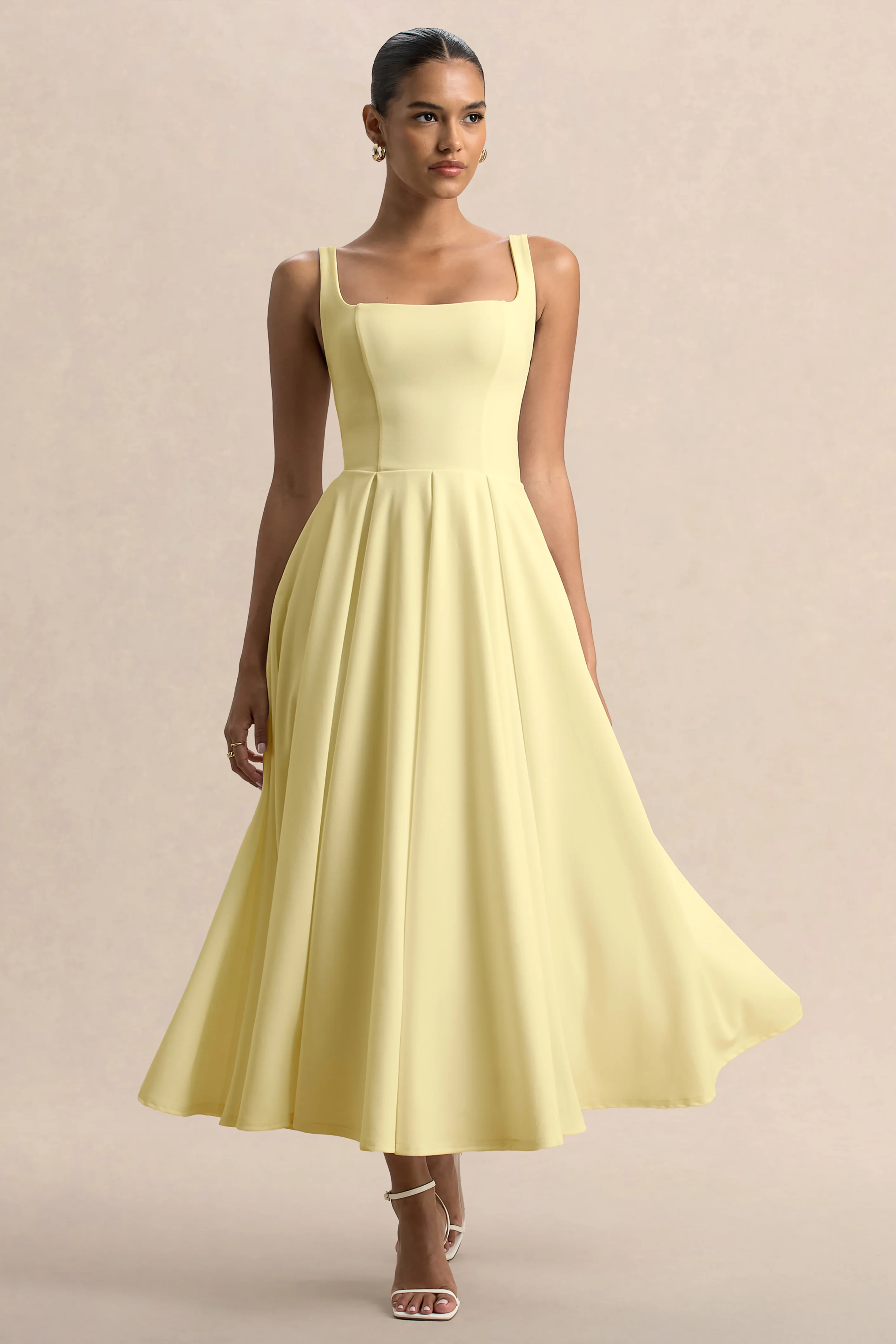 Parina | Robe mi-longue citron à bretelles avec ourlet volumineux