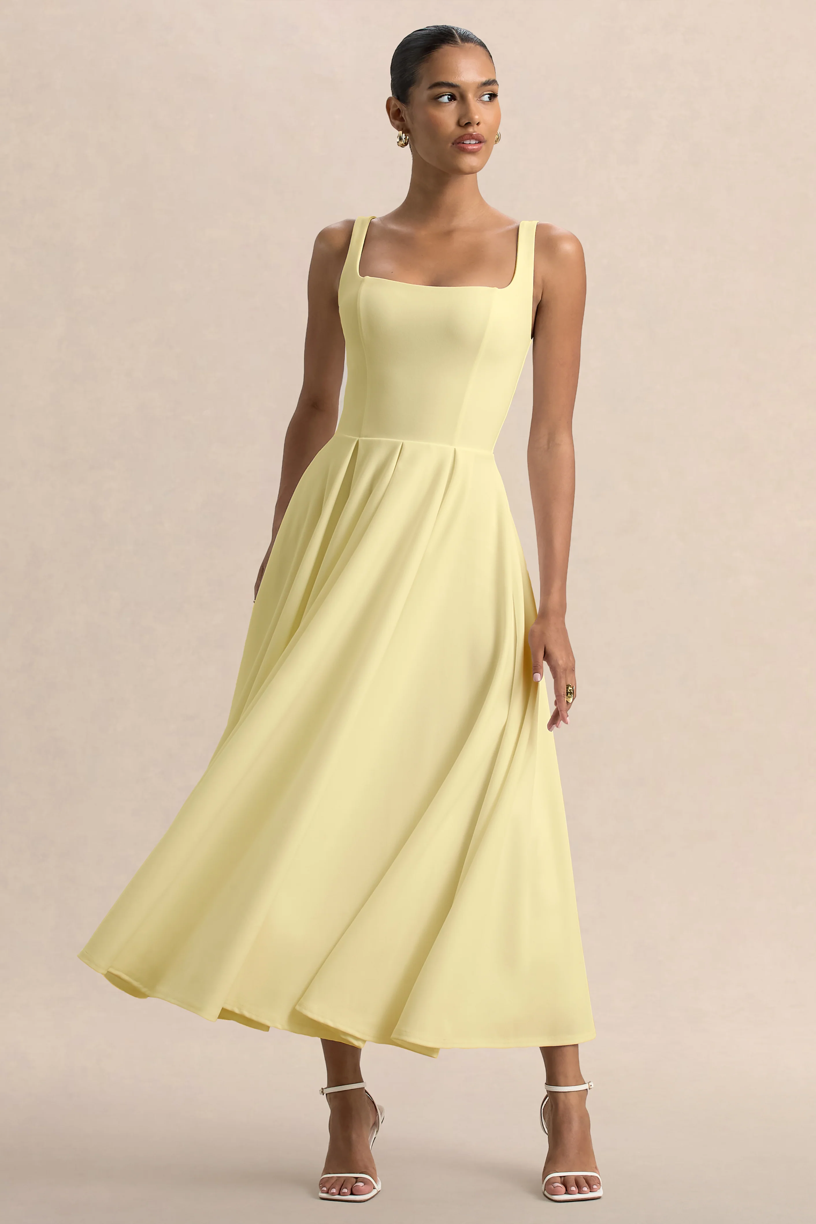 Parina | Robe mi-longue citron à bretelles avec ourlet volumineux - Image 5