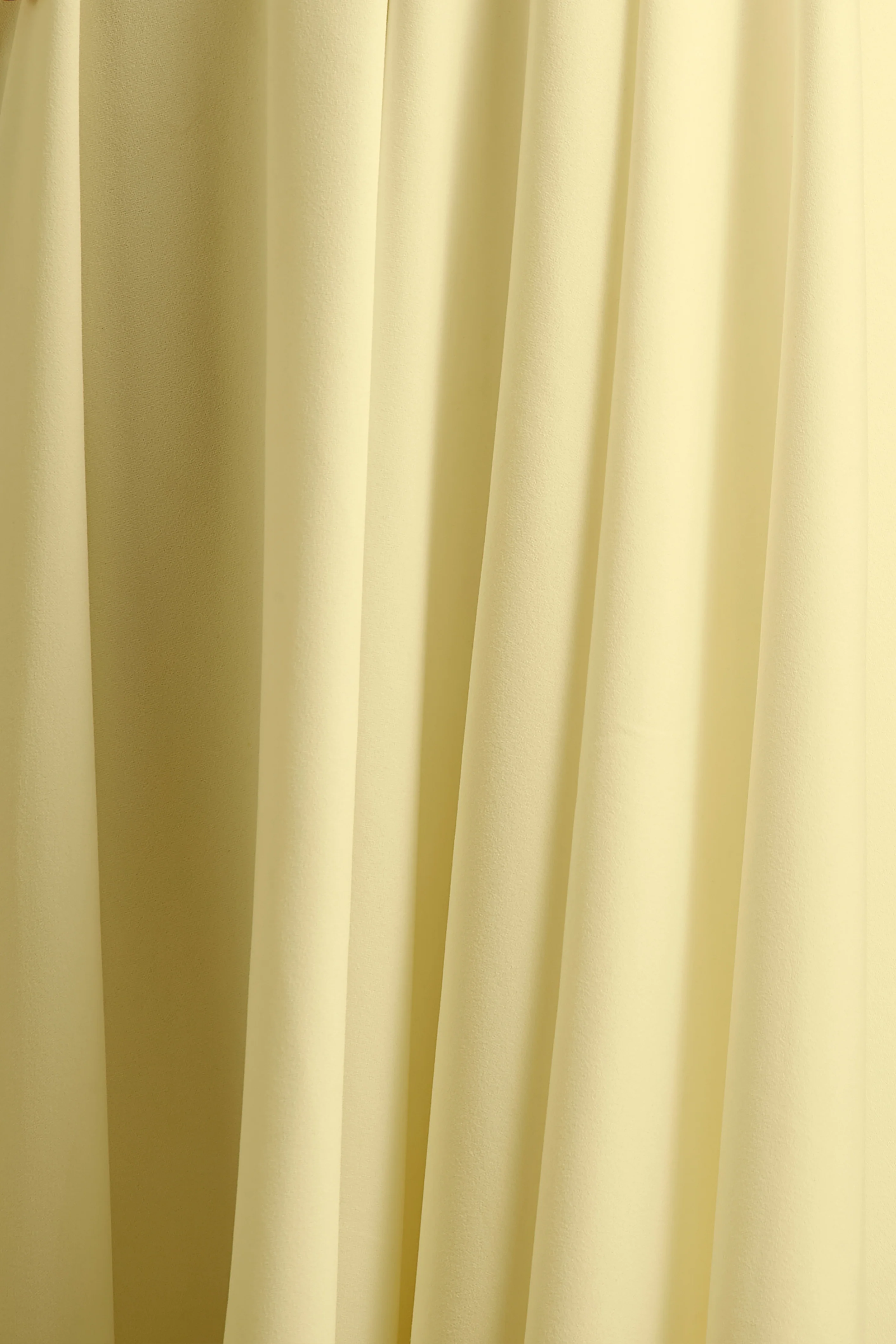 Parina | Robe mi-longue citron à bretelles avec ourlet volumineux - Image 6