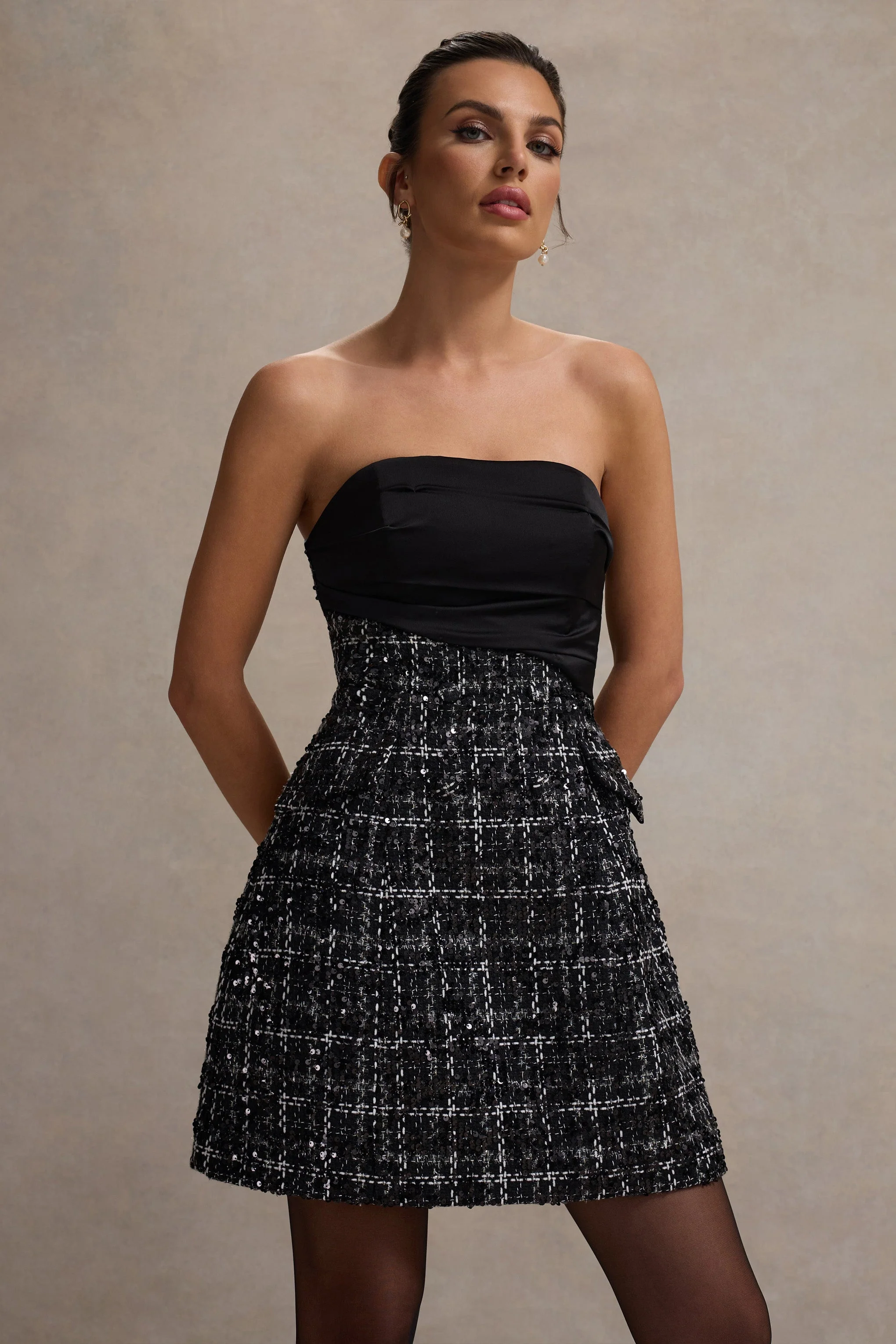 Park Avenue | Mini-robe tailleur sans bretelles en bouclé noir - Image 3