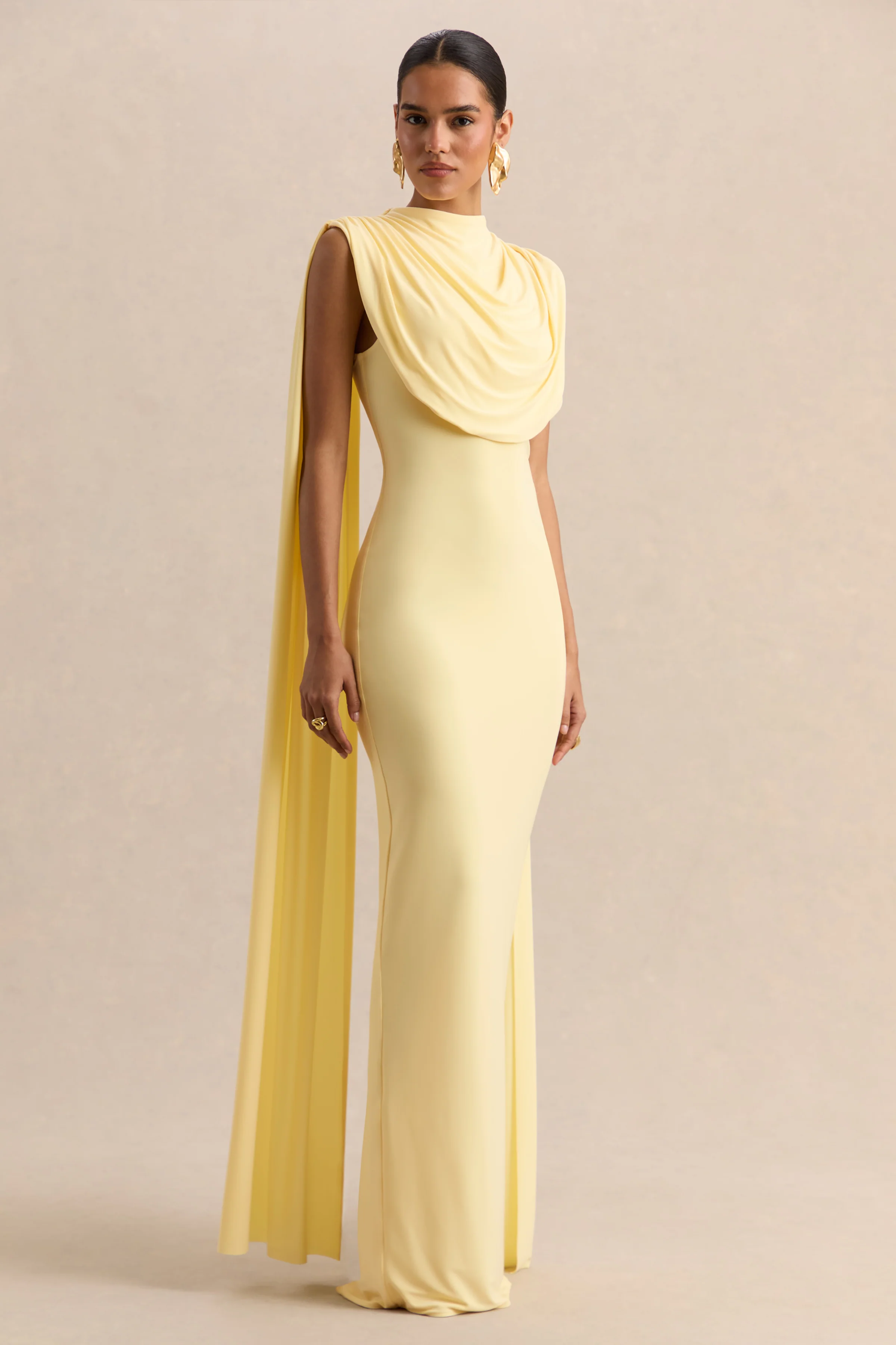 Patrina | Robe longue citron à encolure montante avec détails drapés et manches cape - Image 6