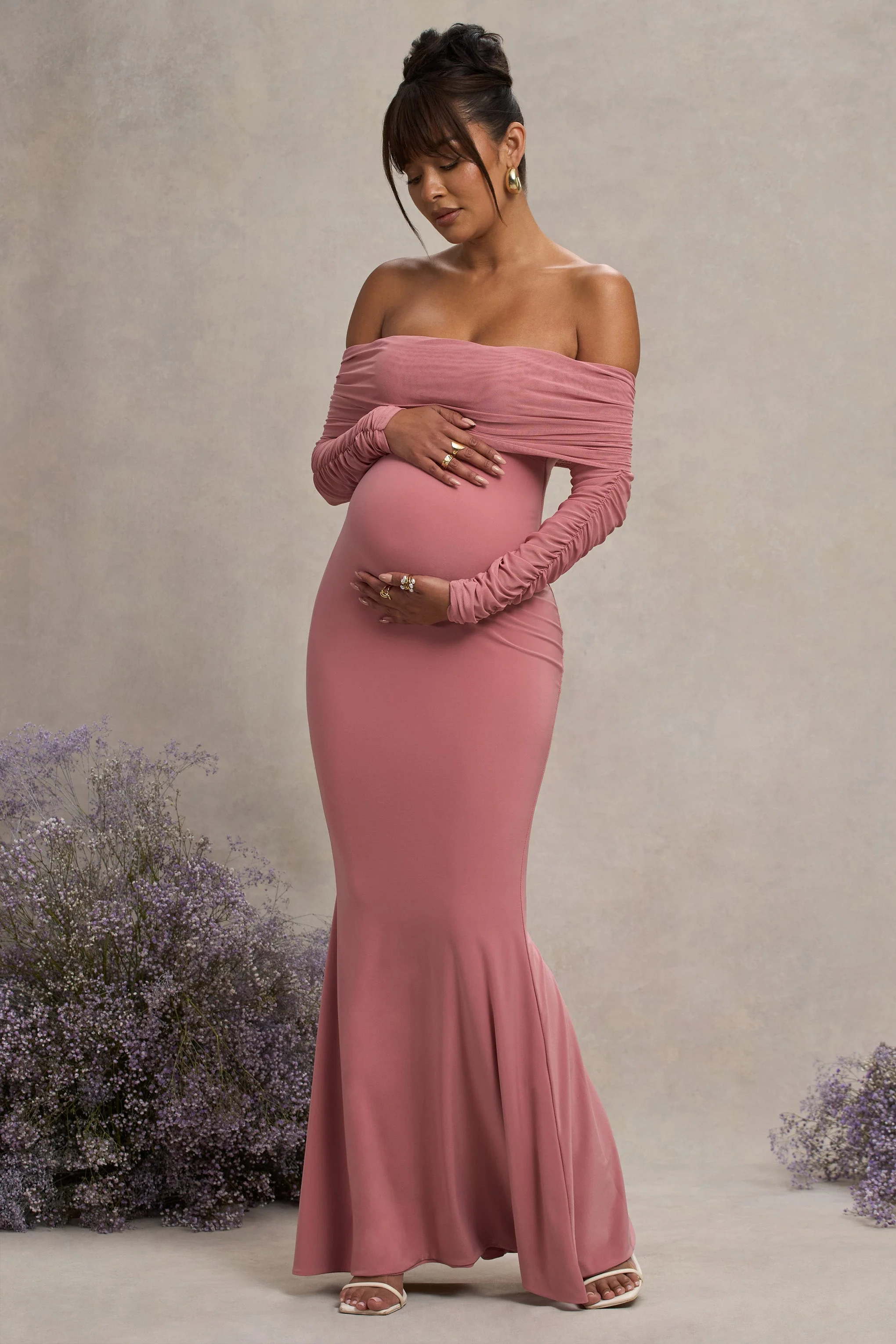 Pretty Perfect | Robe longue asymétrique de maternité rose poudré avec découpe - Image 4