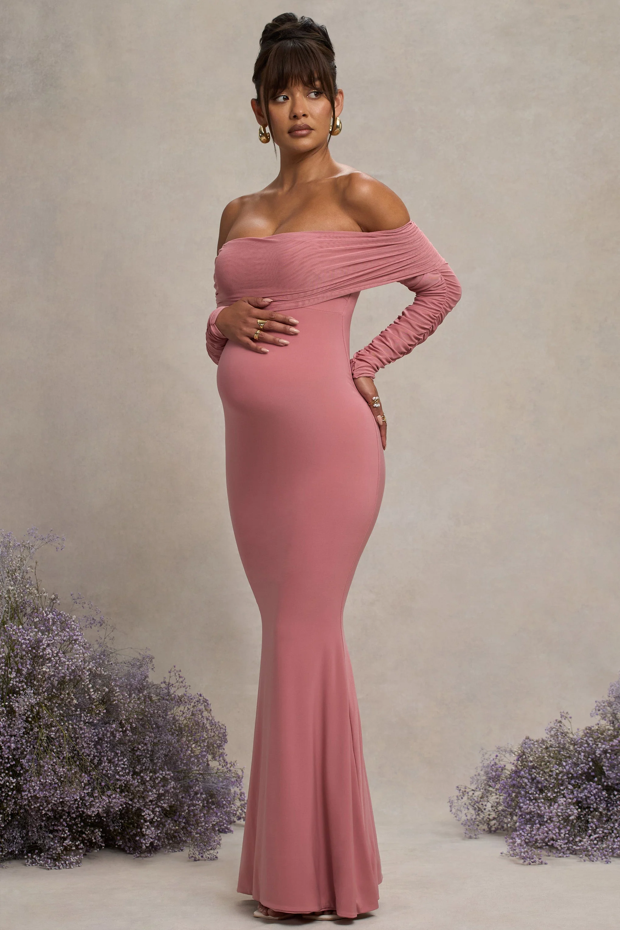 Pretty Perfect | Robe longue asymétrique de maternité rose poudré avec découpe - Image 5