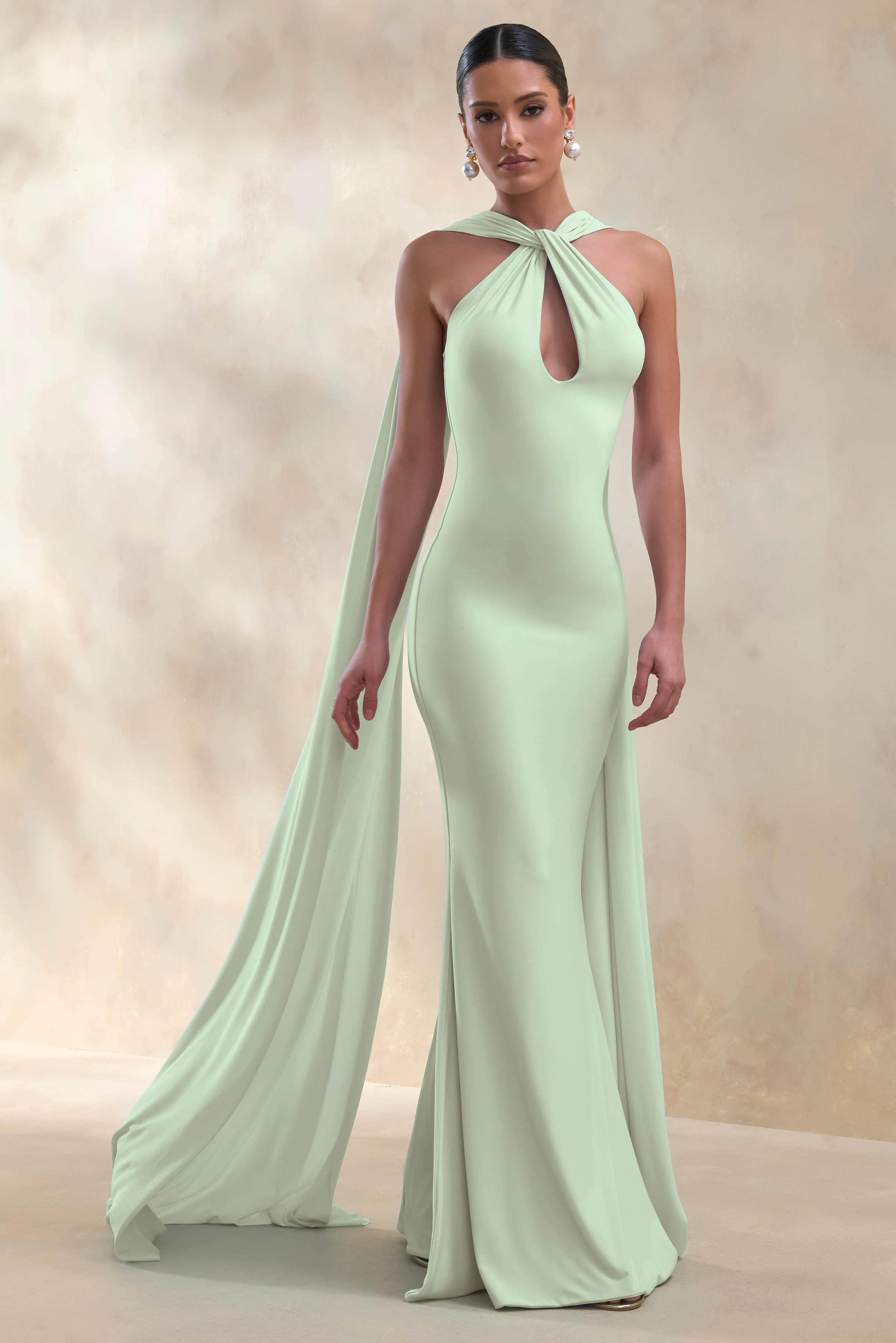 Rhoda | Robe longue menthe à encolure dos-nu torsadée avec cape
