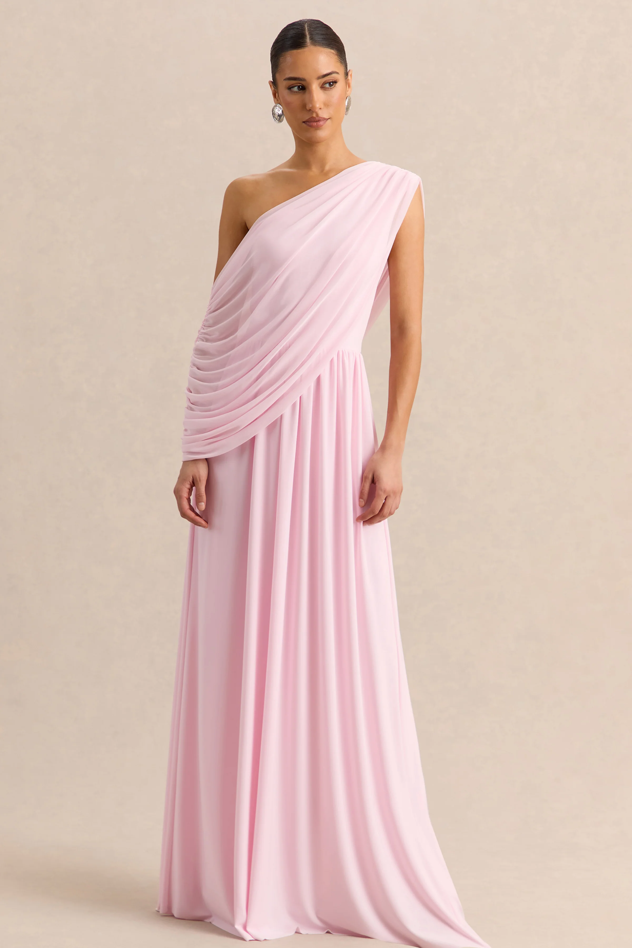 Sabianna | Robe longue rose à encolure asymétrique avec détails drapés